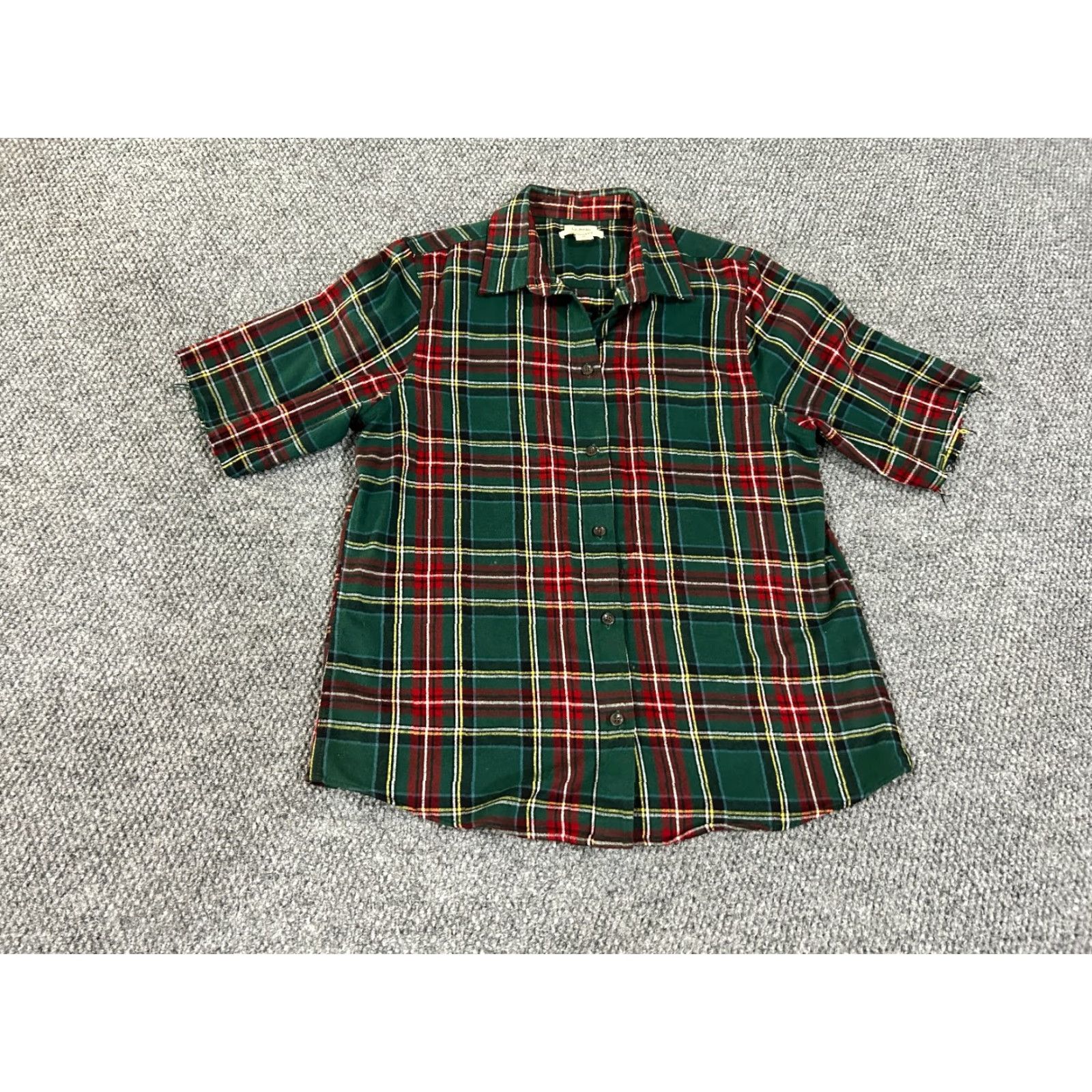Vintage L.L. Bean Shirt Button-Up Plaid Flannel Medium Green Outdoors Casual Button-Down Collar Mens Regular Pocketed USA Outdoor Green Blue? Size US M / EU 48-50 / 2 - 2 Thumbnail