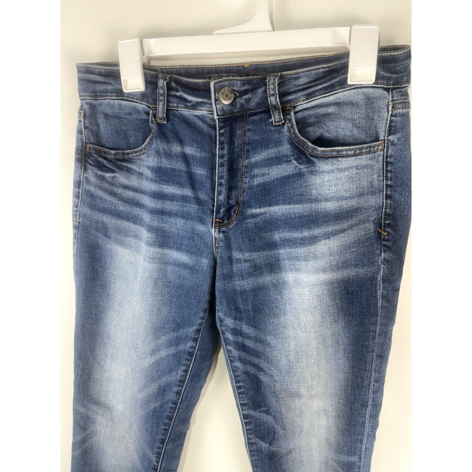 American Eagle Outfitters American Eagle Med Faded Wash W-Whiskers Super Stretch X Jeans Womens Size 6 Size 28" / US 6 / IT 42 - 2 Thumbnail