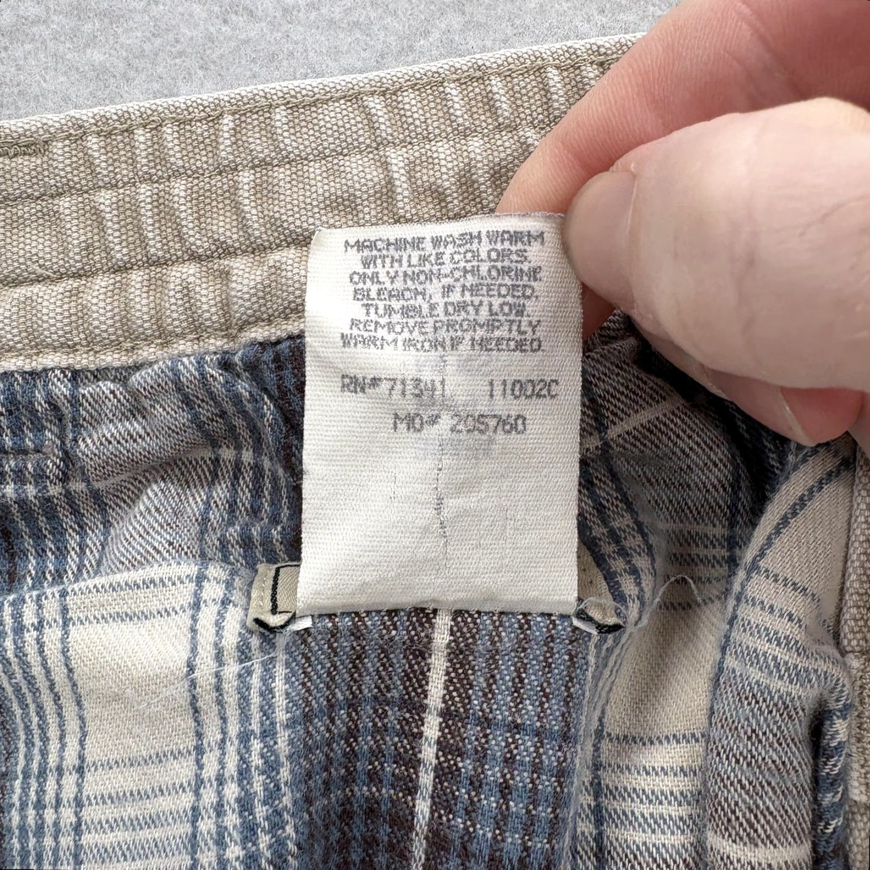 Vintage VINTAGE L L Bean Pants Mens 38x34 Beige Flannel Lined Pleated Chinos Chore Work Size US 38 / EU 54 - 7 Thumbnail