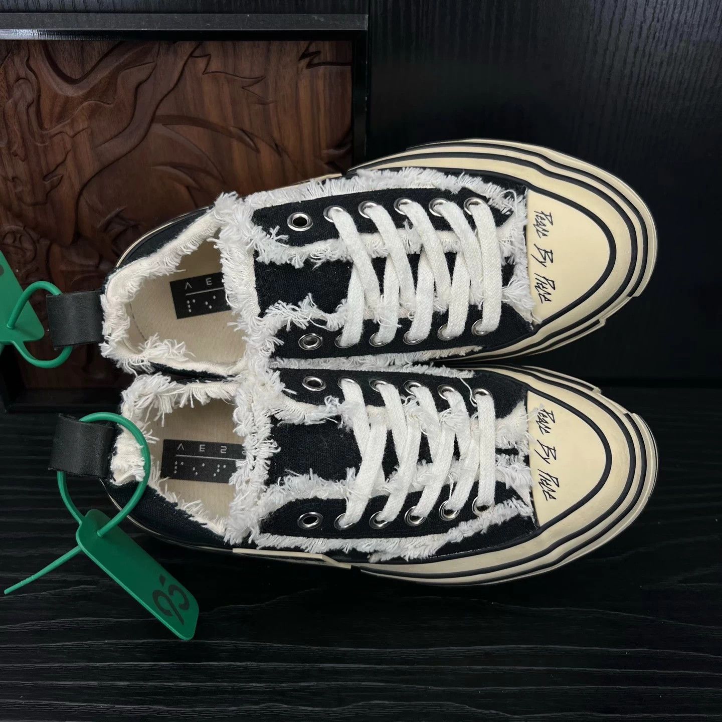 Other VANNESS 2.0 Elevated B&W Glow-in-the-Dark 35 Size US 5 / IT 35 - 2 Thumbnail
