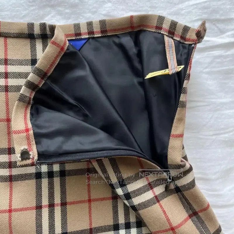 Other Burberry Khaki Wool Midi Skirt for Women. Size 24" / US 00 / IT 34 - 4 Thumbnail