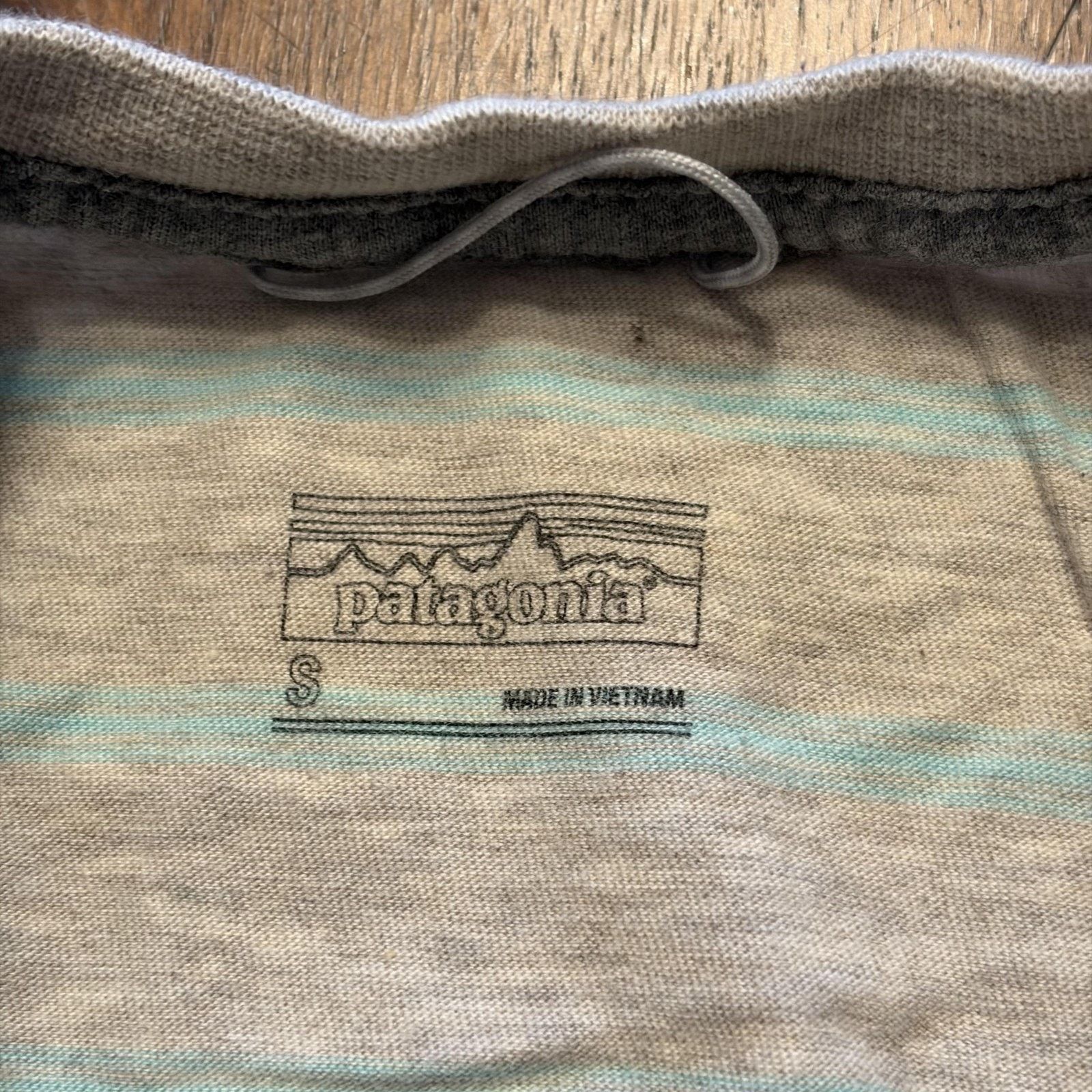 Patagonia Patagonia Mens S Gray Stripe Organic Cotton Pocket T-Shirt Size US S / EU 44-46 / 1 - 5 Thumbnail