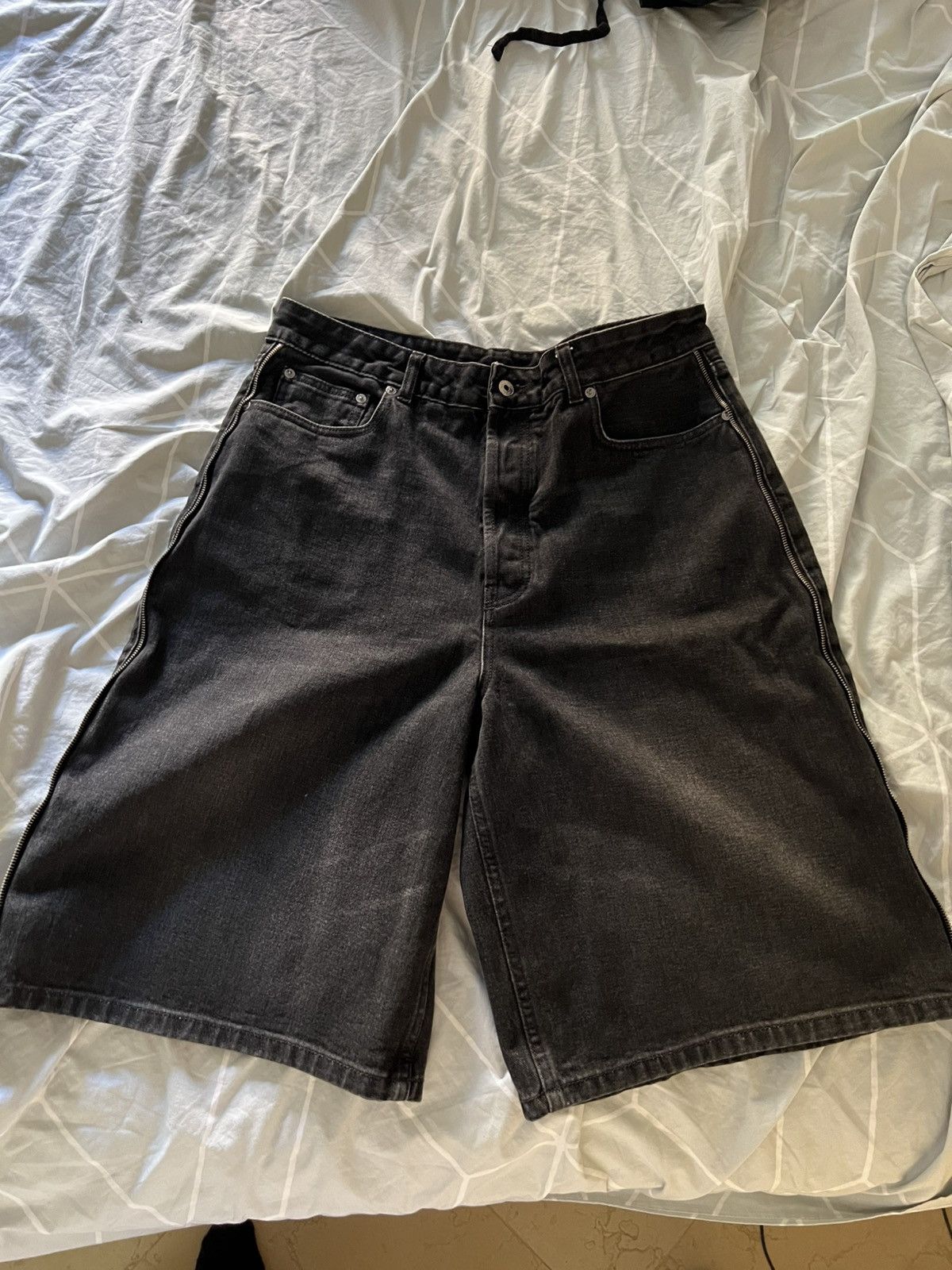 Off-White OFF WHITE logo patch denim shorts Size US 33 - 1 Thumbnail