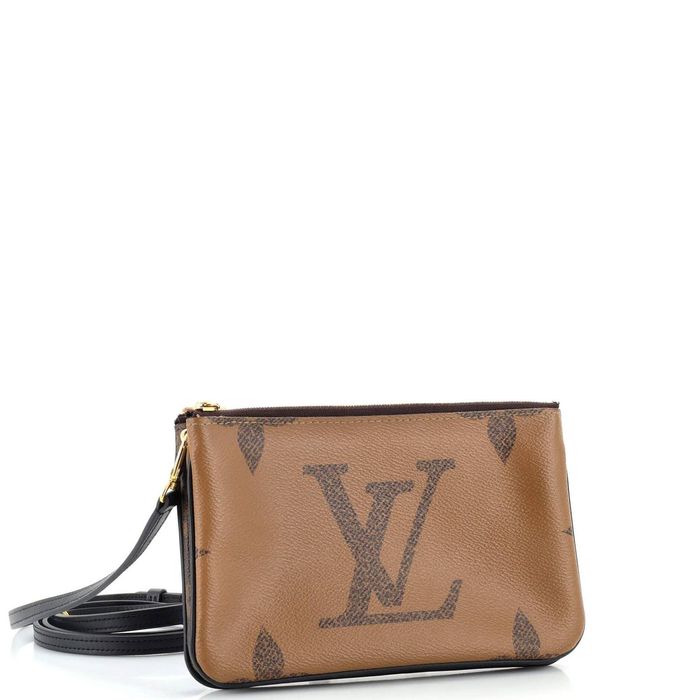 🤎L V Reverse Monogram Giant Double Zip Pochette 🤎This stylish pochette is  crafted of traditional L V monogram on toile canvas with giant…