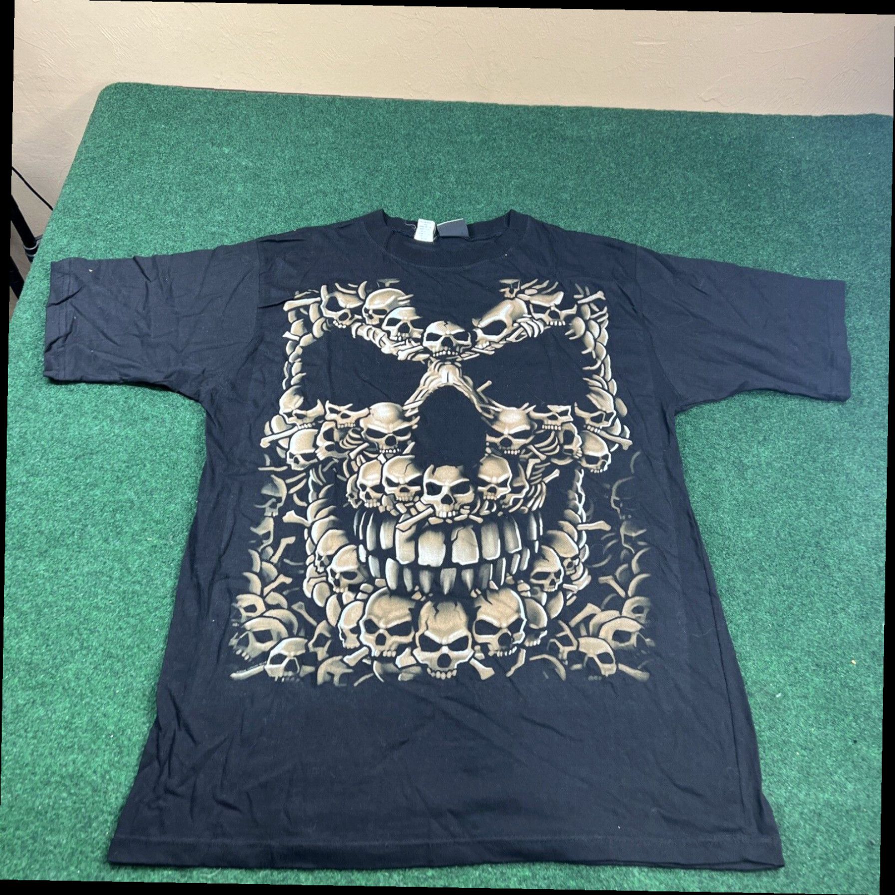 Liquid Blue Vintage 2006 Liquid Blue Skull Face Shirt Size Large Tall Very Rare Print Size US L / EU 52-54 / 3 - 1 Thumbnail