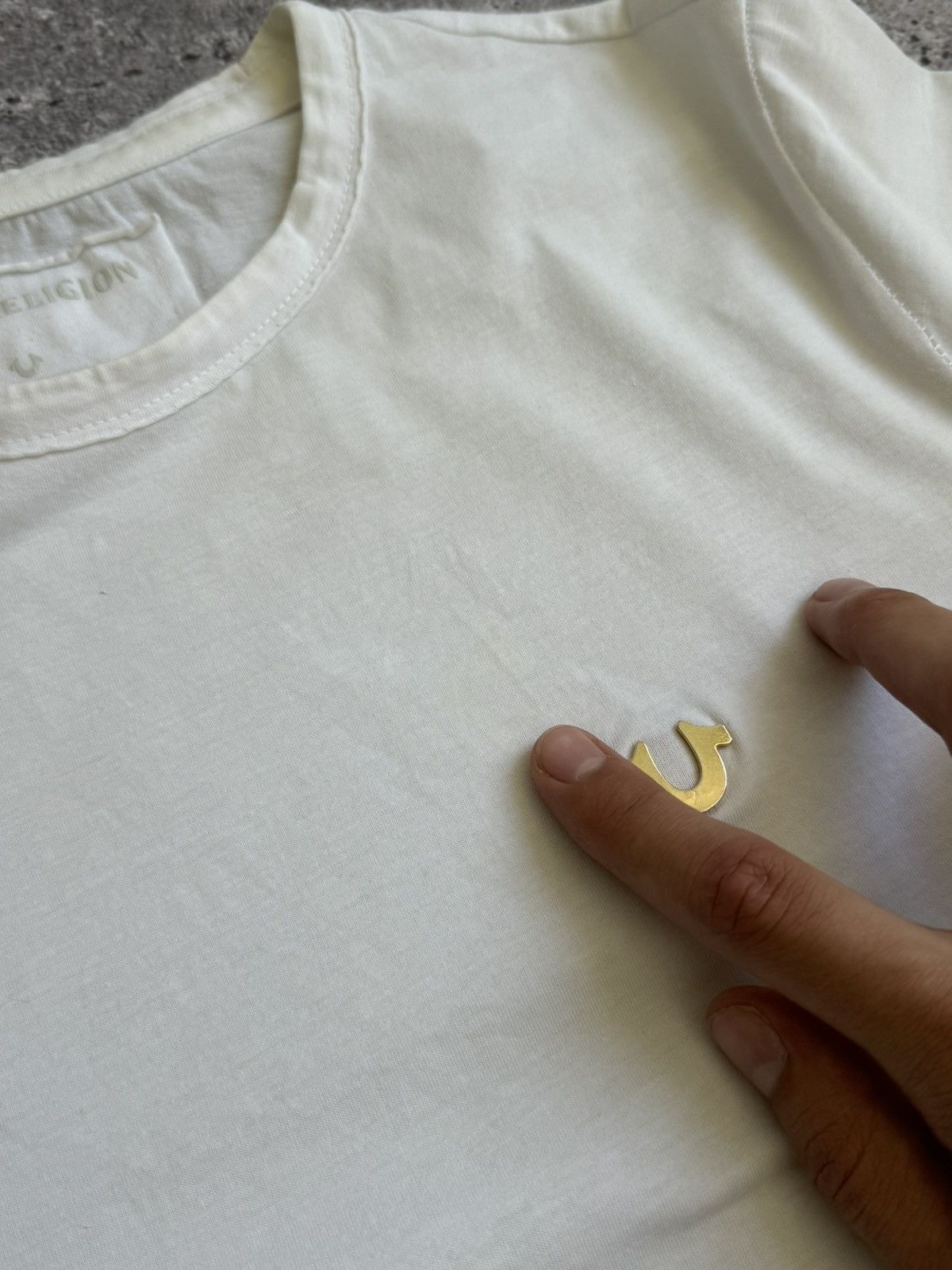 True Religion × Vintage Vintage True religion metal logo Y2K t-shirt Size US S / EU 44-46 / 1 - 9 Thumbnail