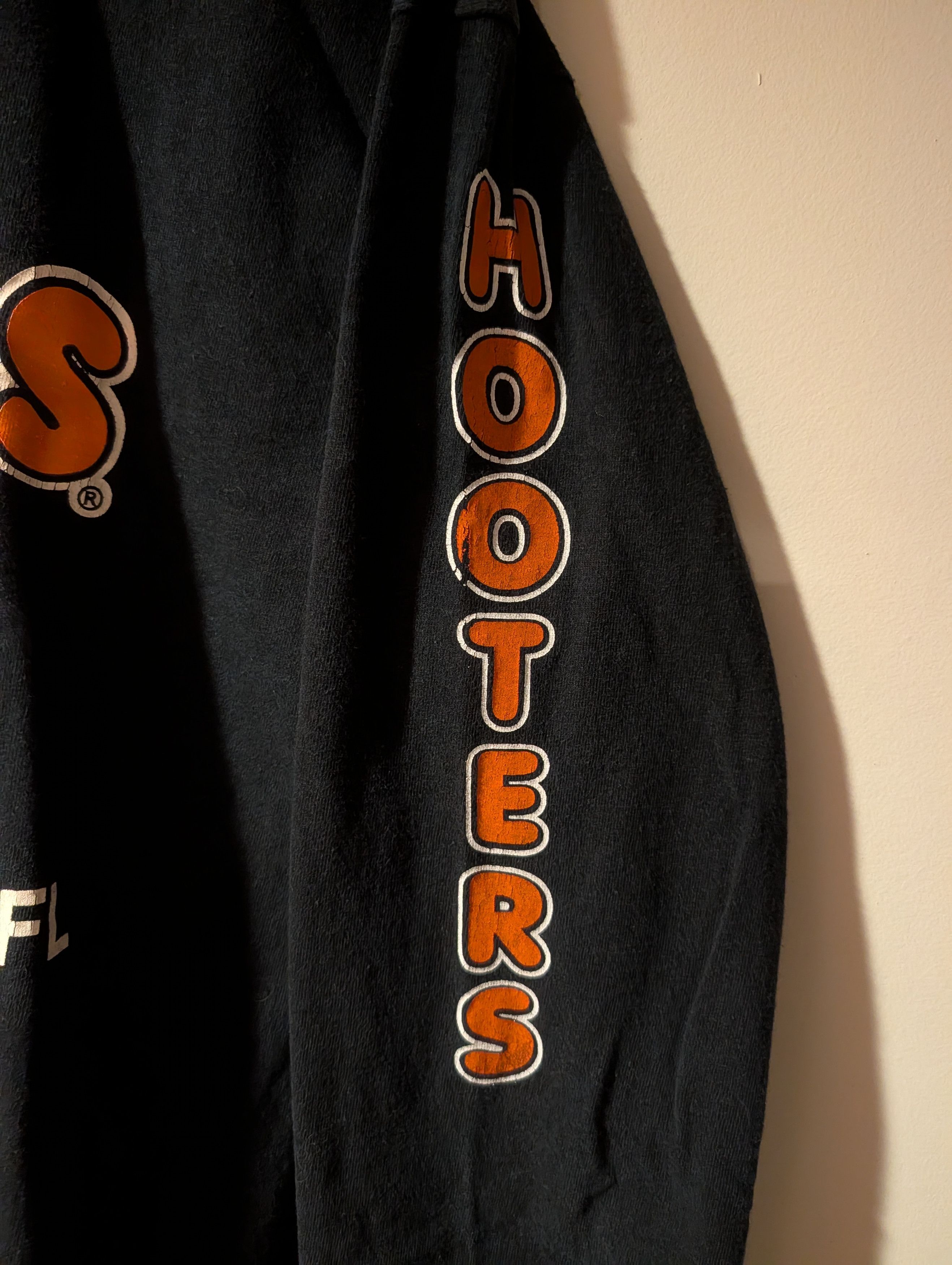 Gildan VTG Hooters Spring Hill Florida Owl Long Sleeve T Shirt Size US M / EU 48-50 / 2 - 3 Thumbnail