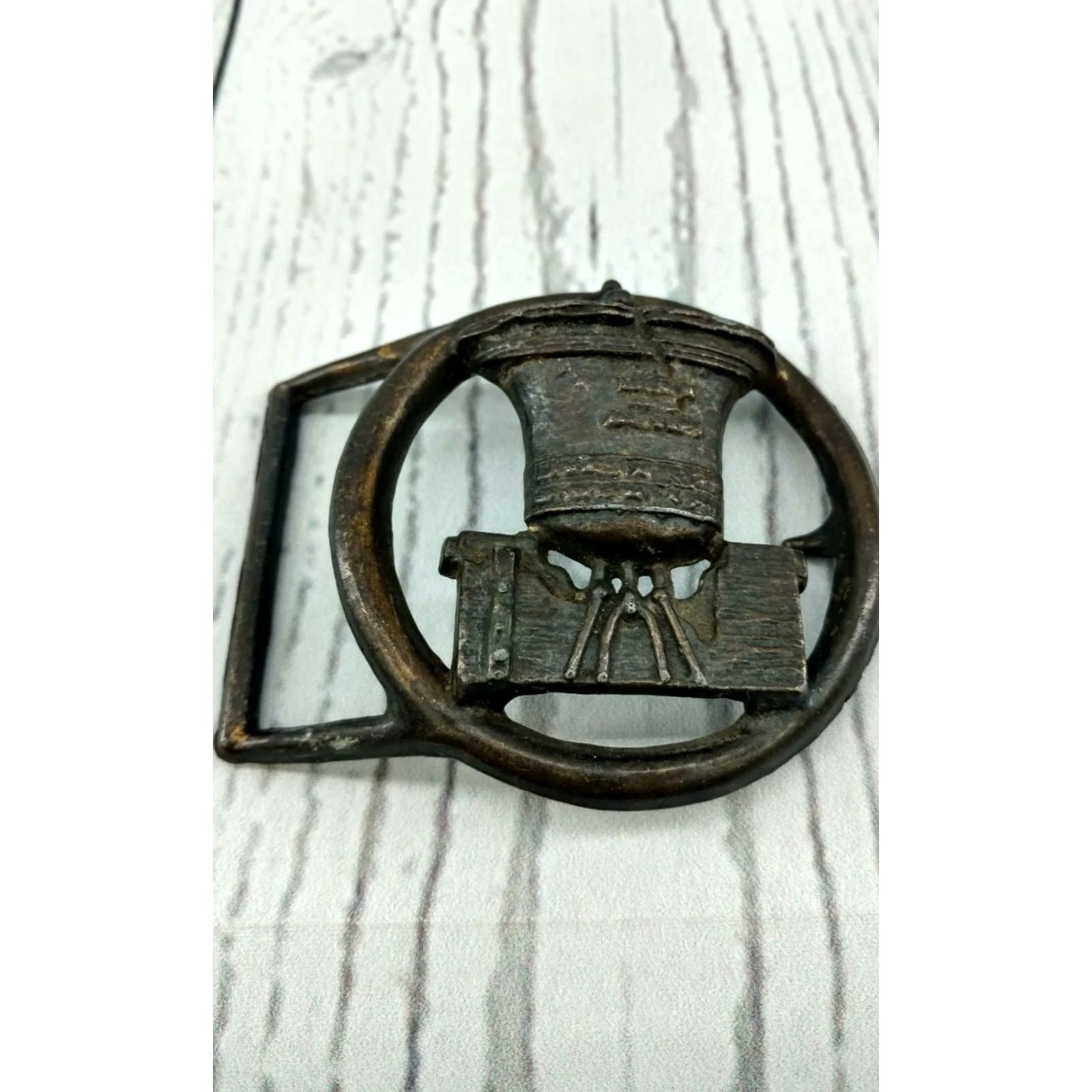 Vintage LIBERTY BELL PASS STOW SYMBOL OF AMERICAN INDEPENDENCE Vintage Belt Buckle Mens Gray 2.75" Diameter Size ONE SIZE - 3 Thumbnail