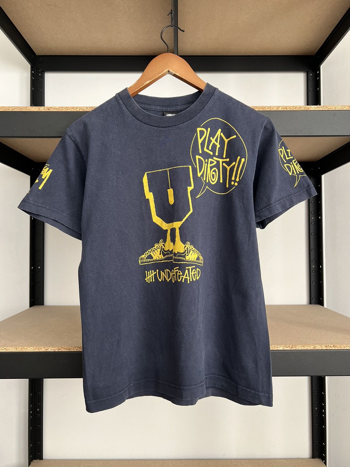 Stussy Vintage 2000s Stussy Undefeated Play Dirty Tokyo T-shirt Size US S / EU 44-46 / 1 - 1 Thumbnail