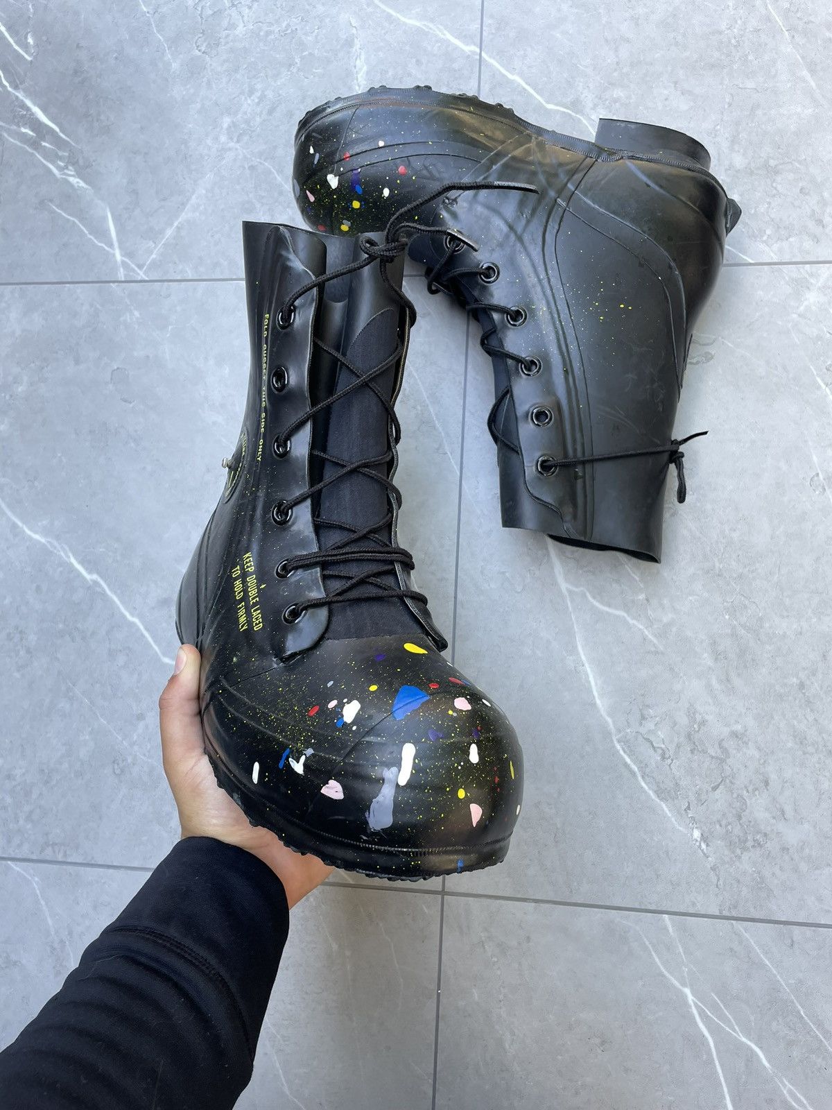 Vintage Trashed 70s Vintage Bata Rubber Bunny / Mickey Boots Size US 11 / EU 44 - 11 Thumbnail