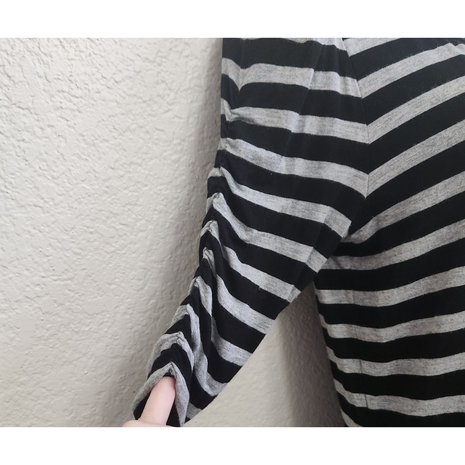 White House Black Market White House Black Market Black Gray Striped Top Medium Size M / US 6-8 / IT 42-44 - 2 Thumbnail