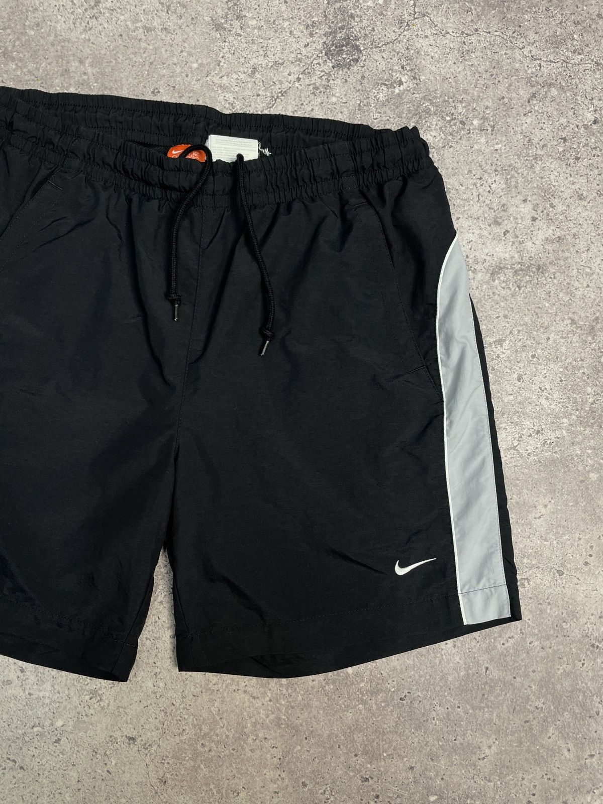 Vintage Vintage Nike Shorts Mini Swoosh Logo 00s Style Size US 32 / EU 48 - 3 Thumbnail