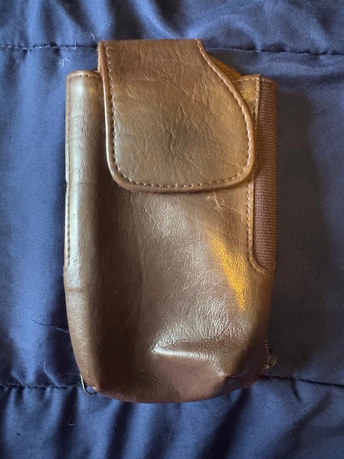 Designer Brown Leather Cell Phone Purse Crossbody Wallet Size ONE SIZE - 1 Thumbnail
