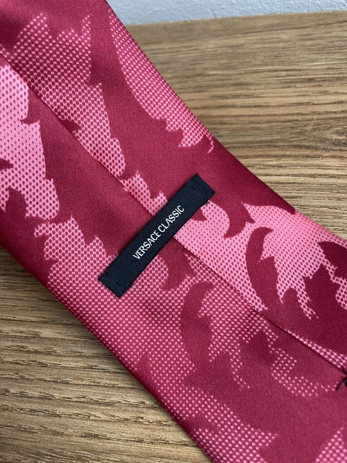 Versace RARE VERSACE Classic Red Silk Tie Printed Logo Abstract Size ONE SIZE - 6 Thumbnail