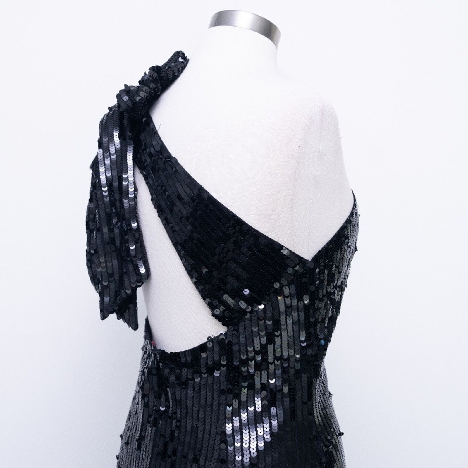 Designer Mac Duggal. Sequined One Shoulder Back Bow Detail Gown. Size M / US 6-8 / IT 42-44 - 9 Thumbnail