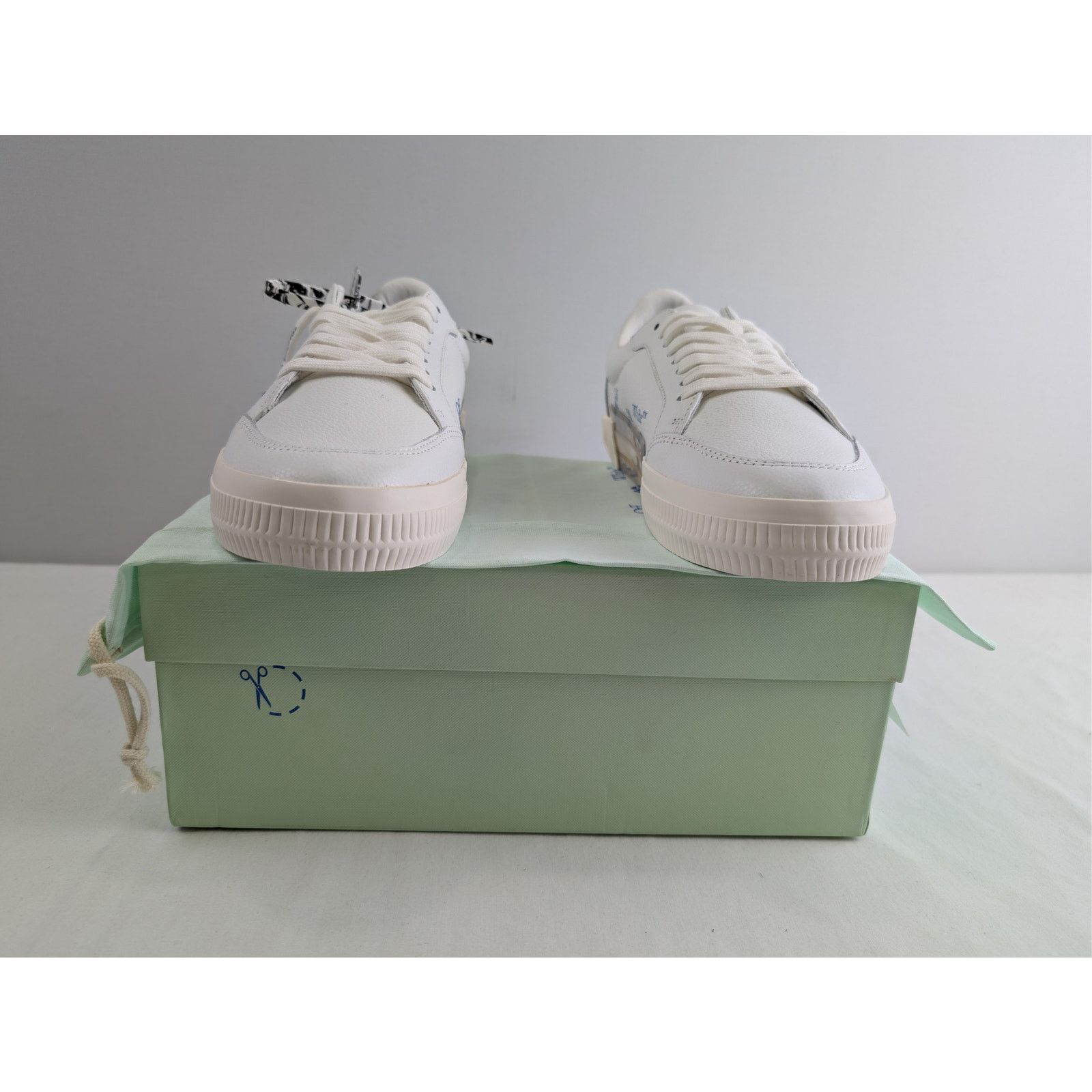 o1rshd1 Low Vulcanized Leather Sneakers in White