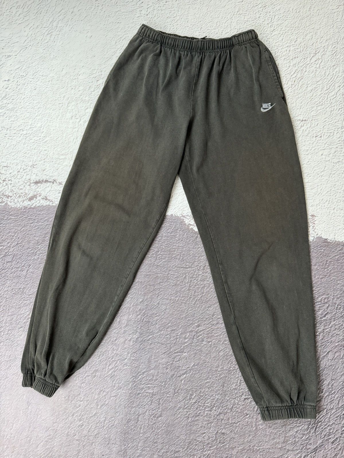 Nike Nike vintage 90s faded black sweatpants logo swoosh Size US 34 / EU 50 - 1 Thumbnail