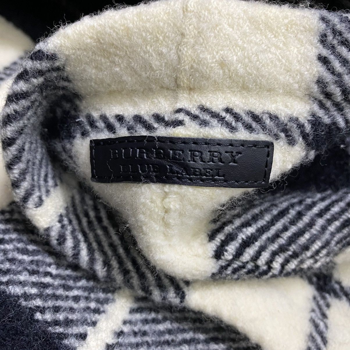 Burberry BURBERRYS PLAID WOOL HOODED CAPE SCARF BUR071 Size ONE SIZE - 3 Thumbnail