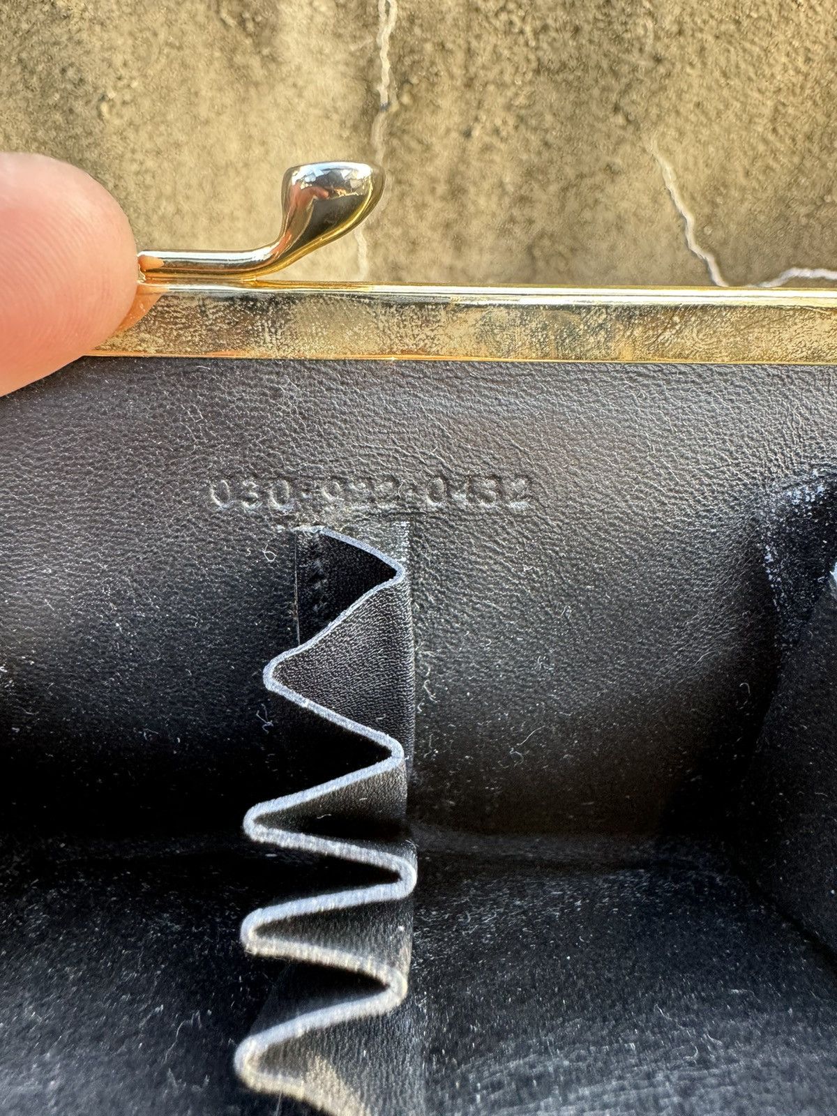 Gucci Gucci Coin Purse Leather Kiss Lock Size ONE SIZE - 4 Thumbnail