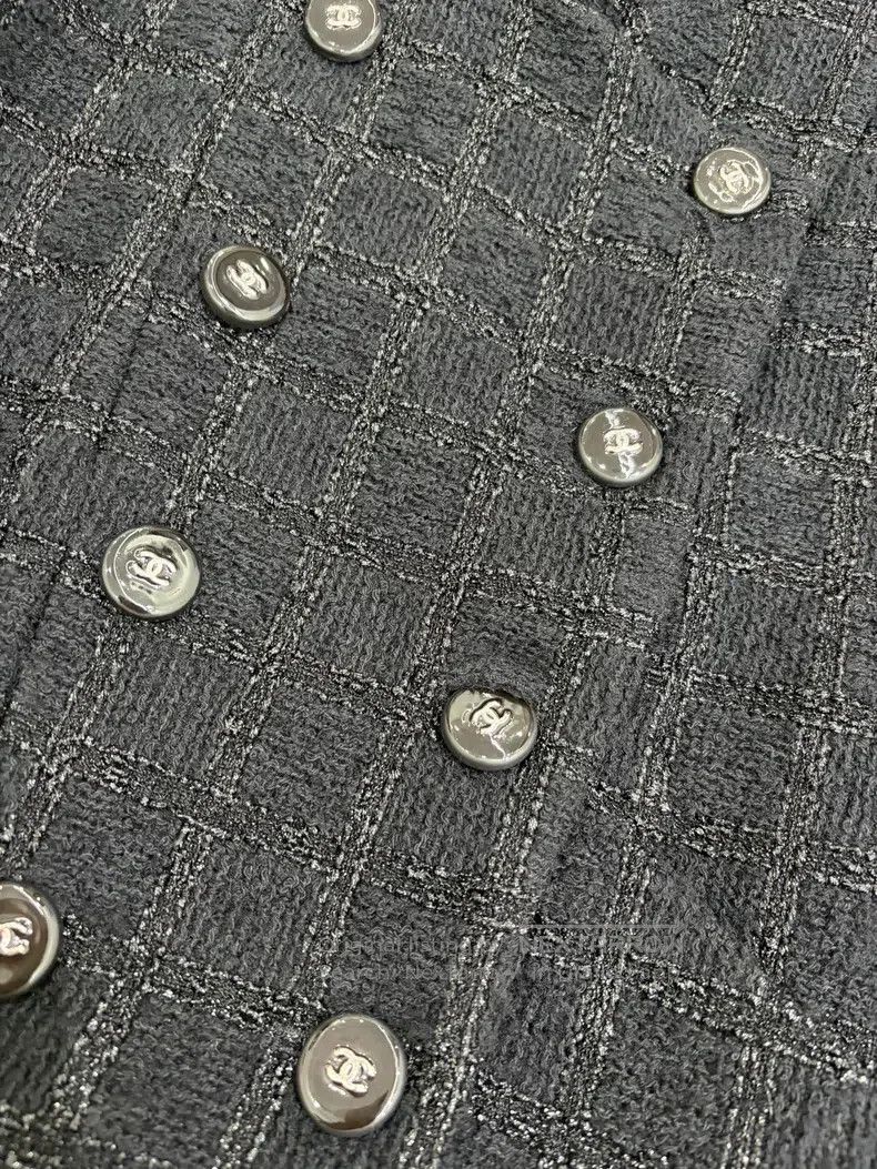 Chanel Chanel Black plaid short coat Size XS / US 0-2 / IT 36-38 - 3 Thumbnail