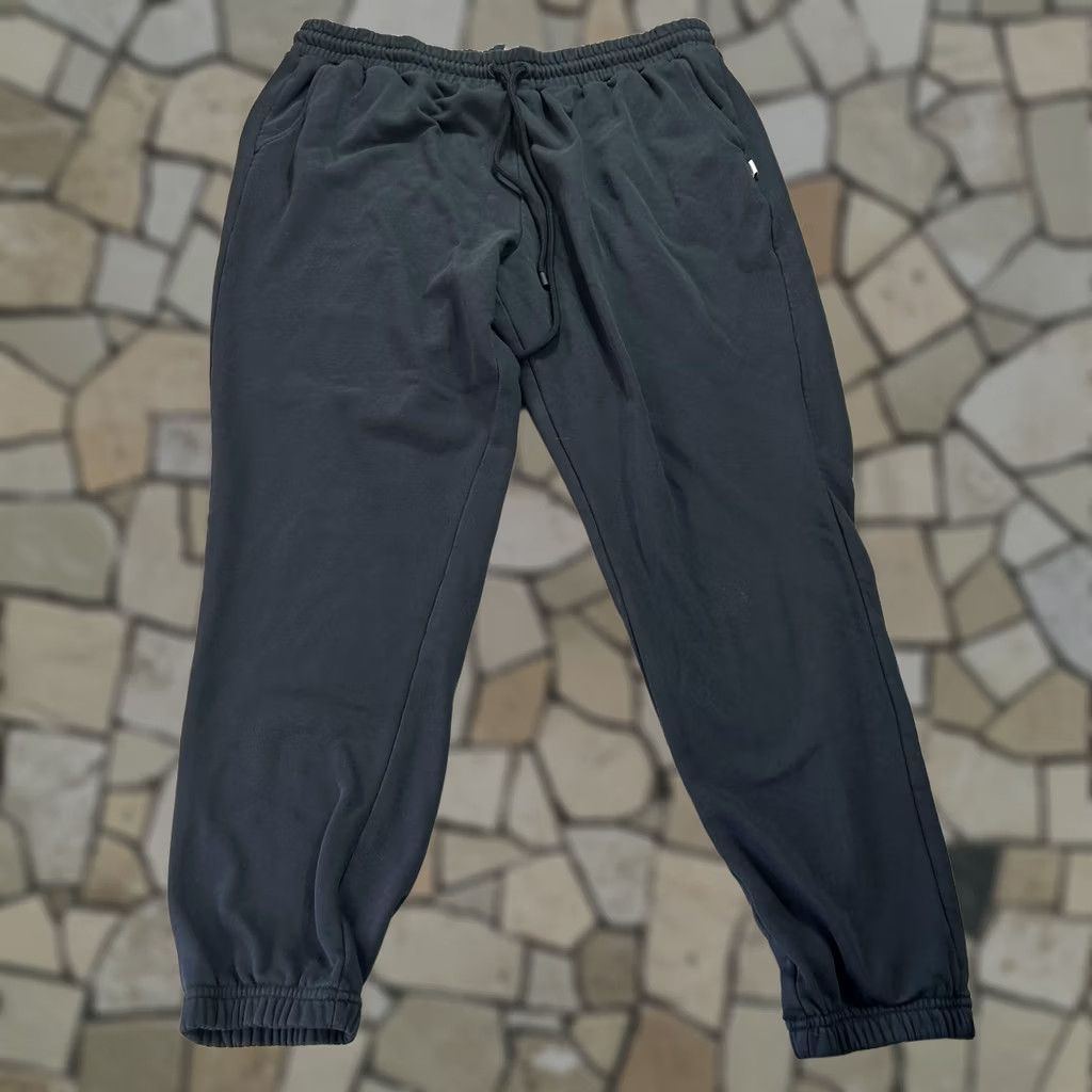 Fabletics Fabletics Mens 2XL Black Fleece Jogger Elastic Waist Pockets Sweatpants Sportswear Pants Size US 39 - 1 Thumbnail