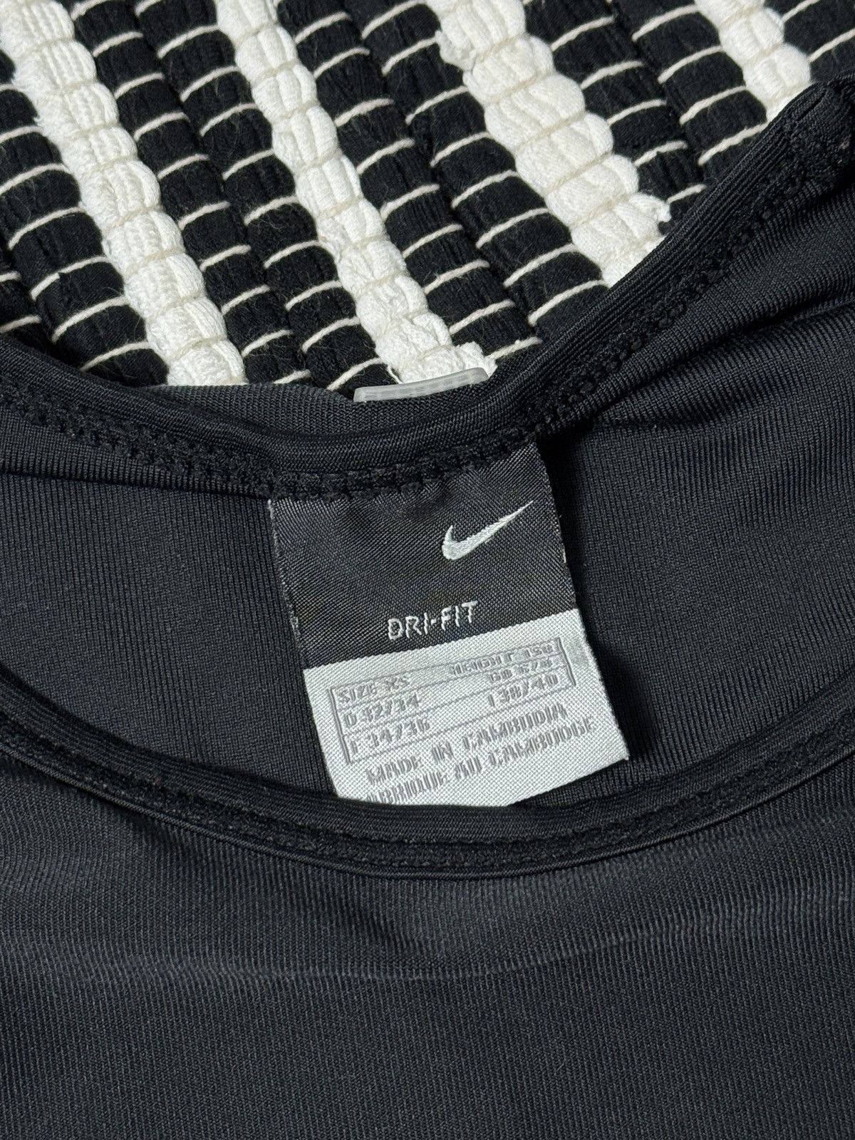 Nike VINTAGE NIKE MINI SWOOSH 2000s TEE SHIRT Size XS / US 0-2 / IT 36-38 - 3 Thumbnail