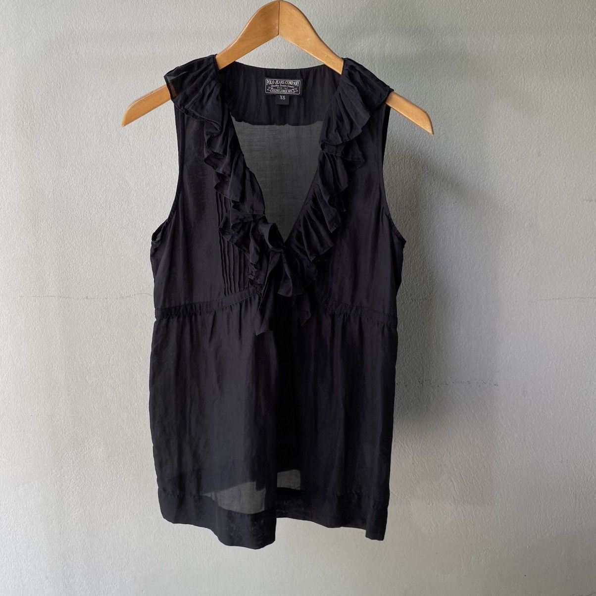 Polo Ralph Lauren Polo Black Sleeveless Ruffle V-Neck Blouse Size XS / US 0-2 / IT 36-38 - 2 Thumbnail