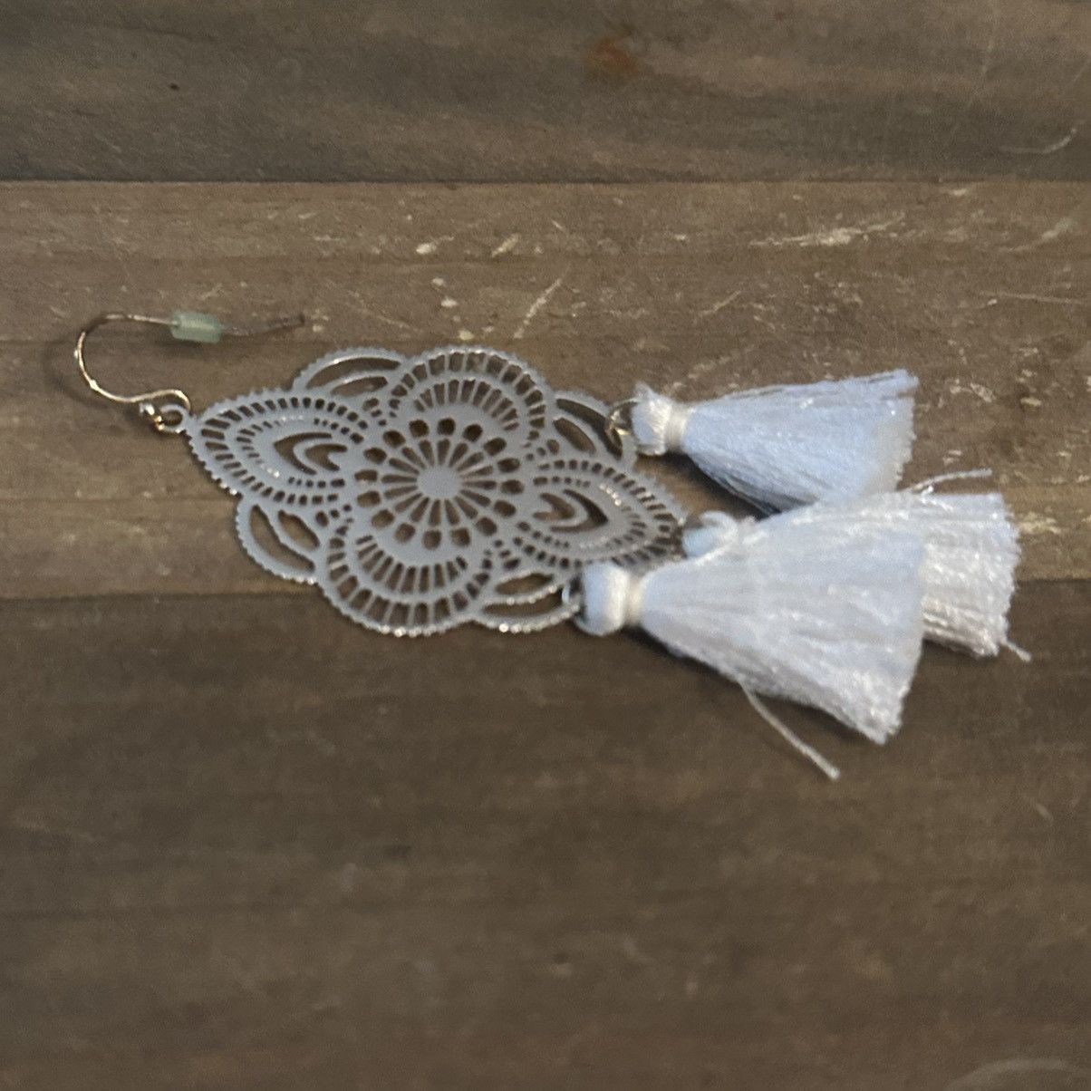 Other Gold tone filigree white tassels dangle earrings Size ONE SIZE - 4 Thumbnail