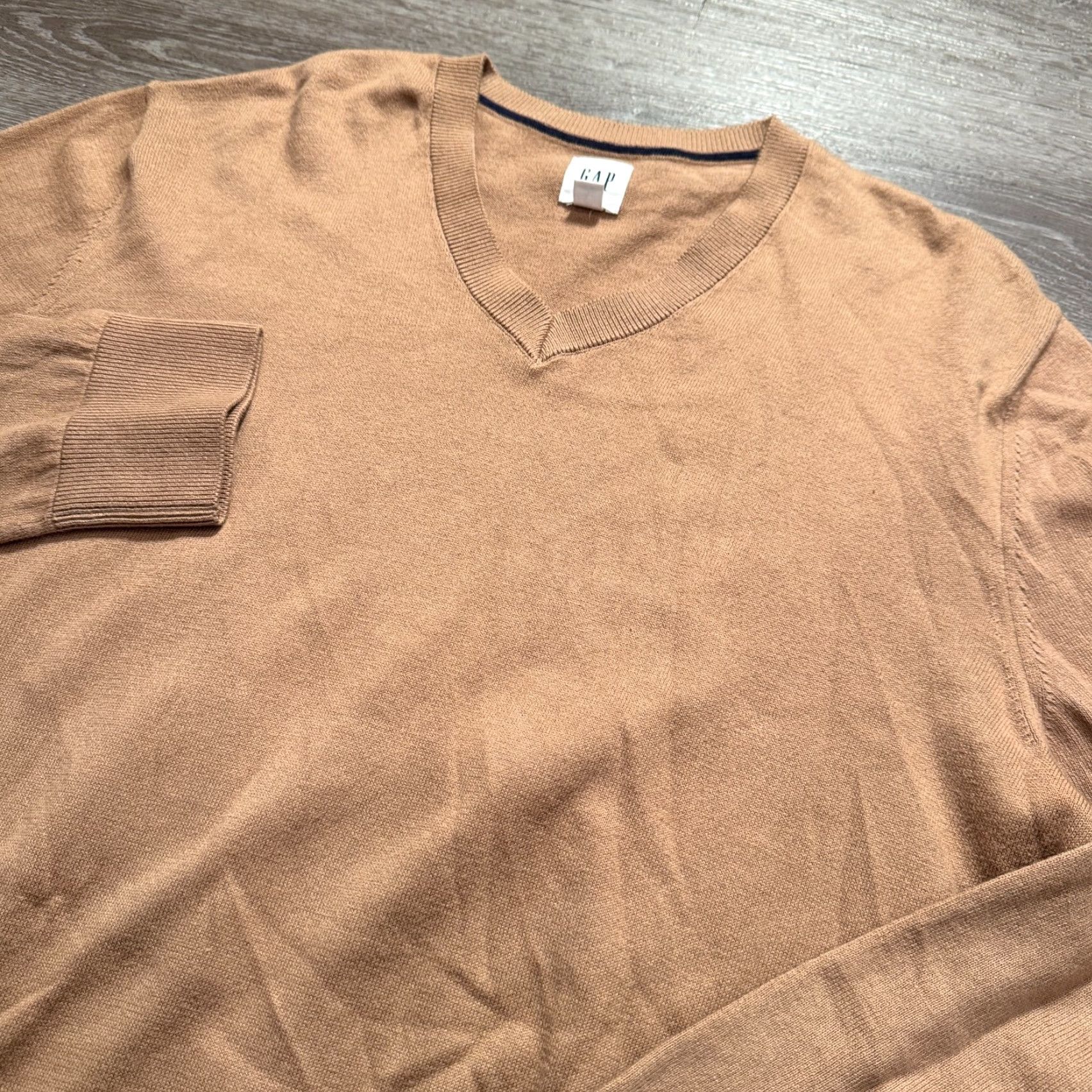 Gap VINTAGE Gap Shirt Mens Large Beige V-Neck 100% Knit Sweater Casual Lounge 90s Mens Size US L / EU 52-54 / 3 - 2 Thumbnail