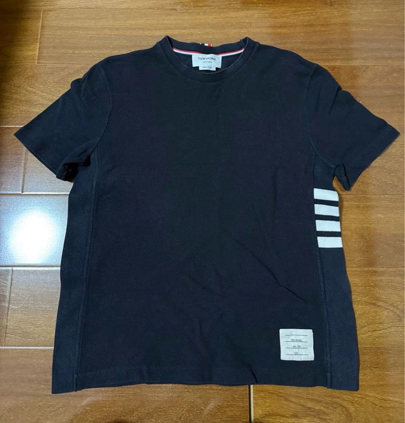 Thom Browne Thom Browne Side striped short sleeve t-shirt Size US S / EU 44-46 / 1 - 1 Thumbnail