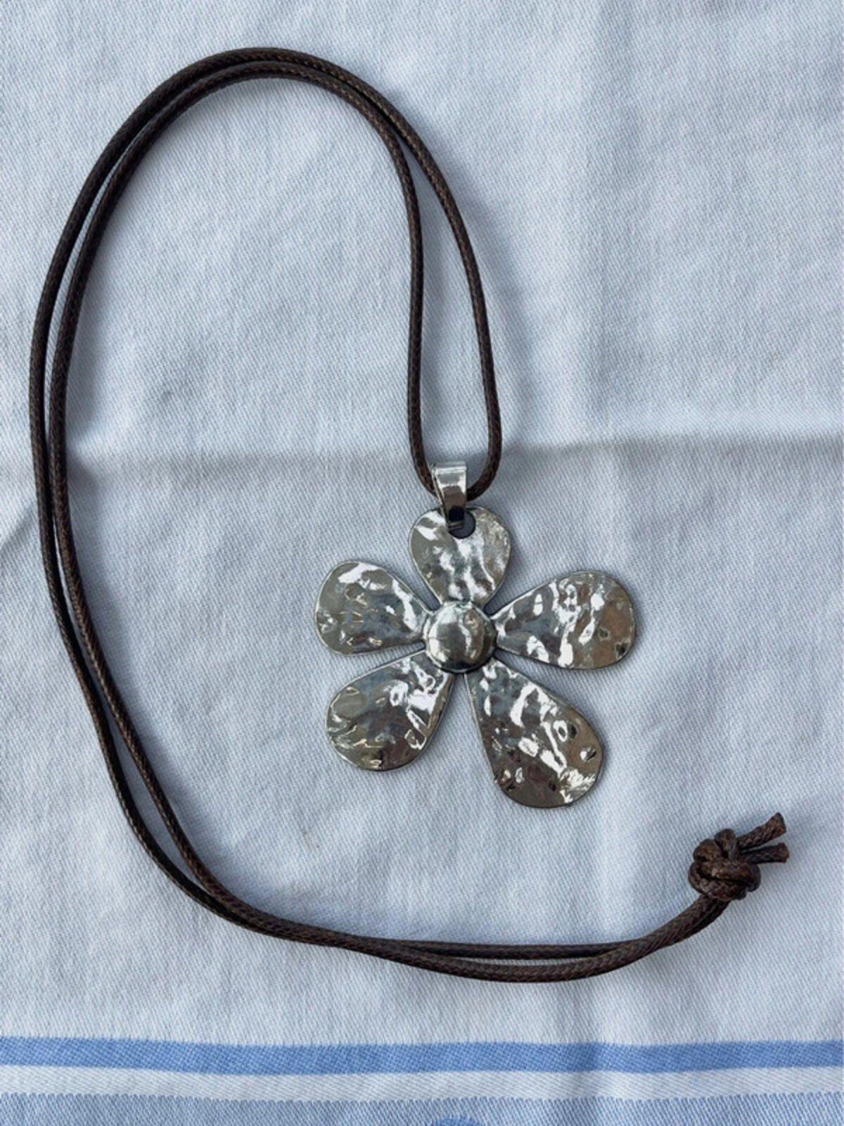 Other Silver plated brown statement flower pendant floral necklace Size ONE SIZE - 3 Thumbnail
