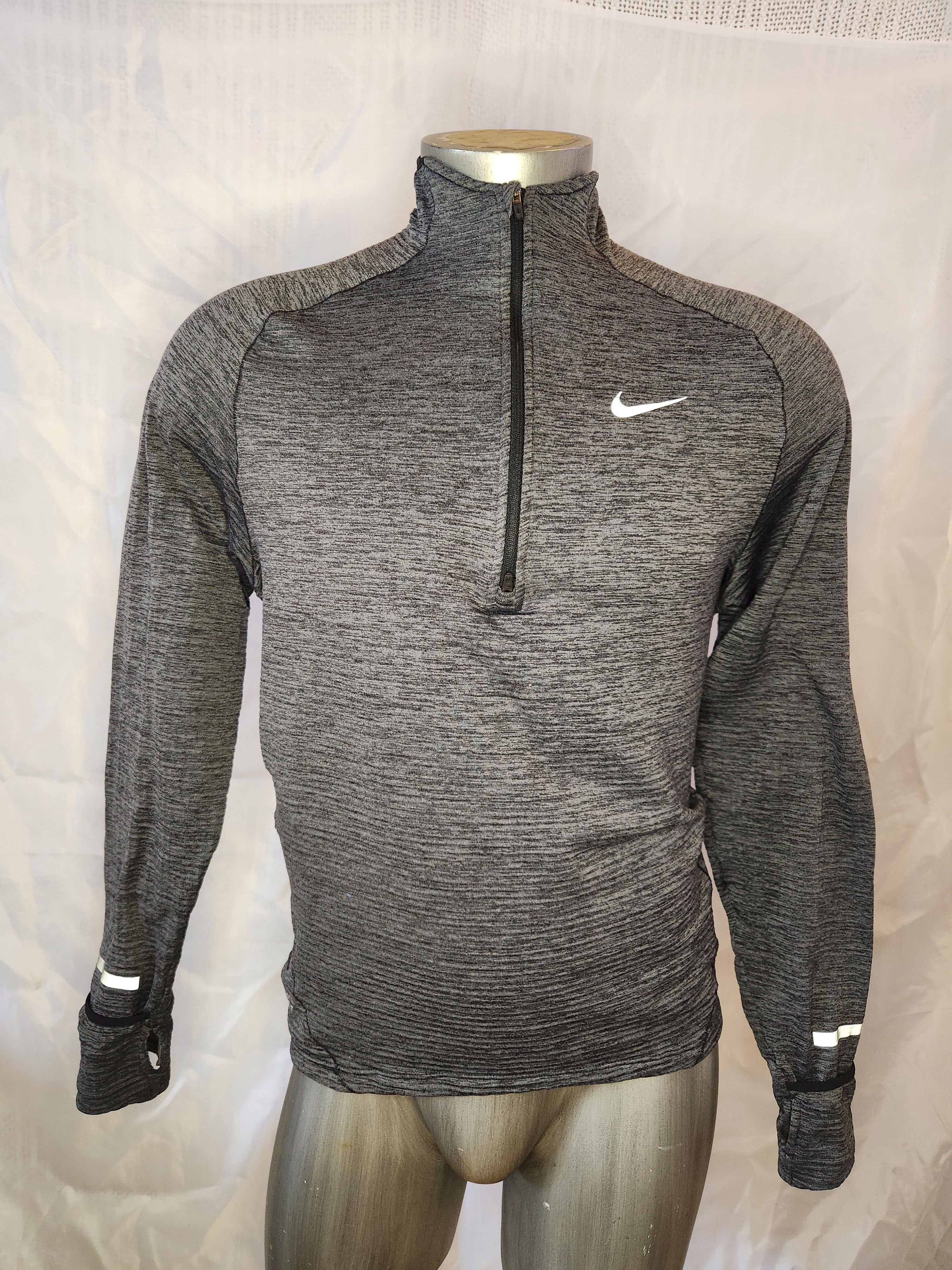 Nike dri-fit thumbhole sleeve reflective Size US L / EU 52-54 / 3 - 2 Thumbnail