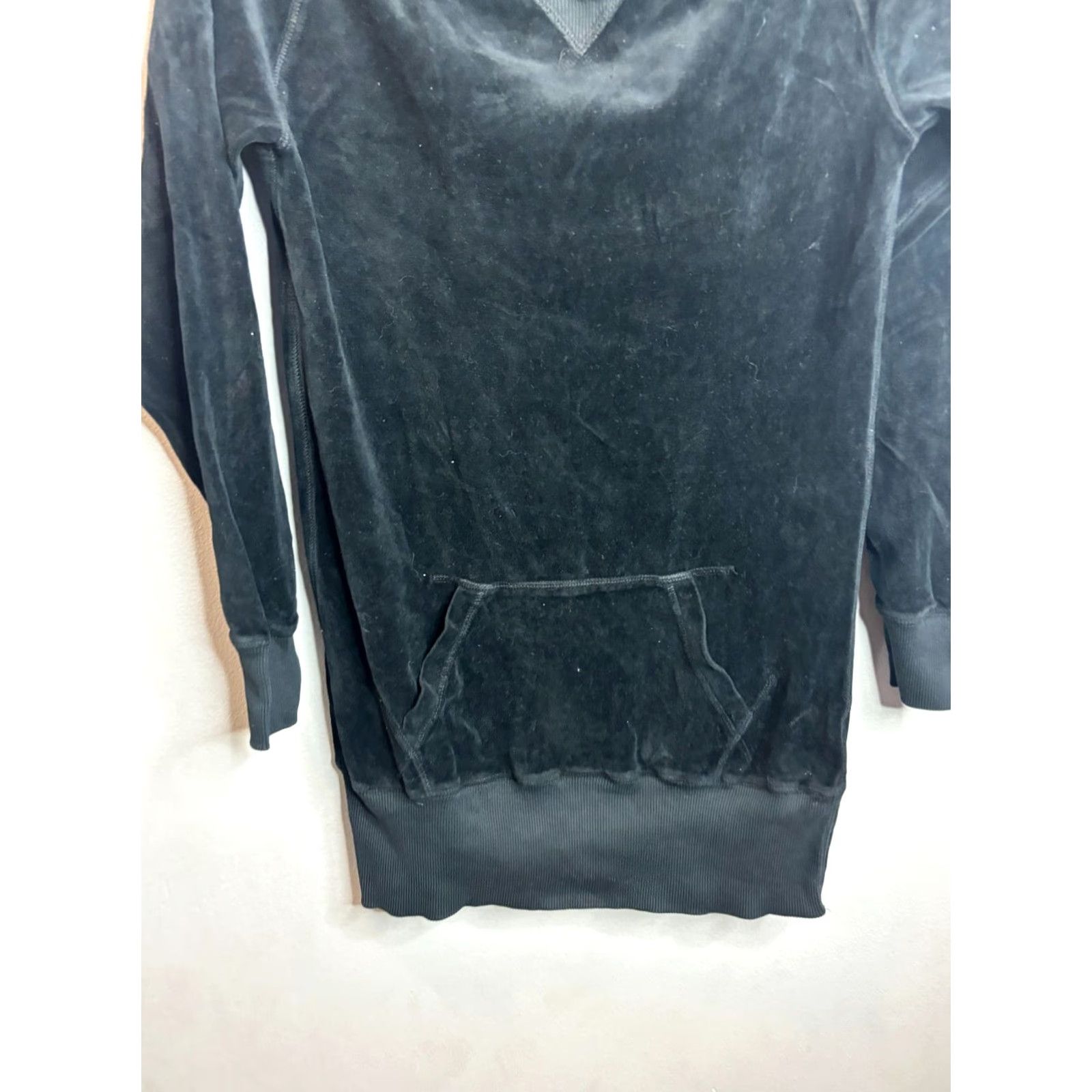Juicy Couture VINTAGE Juicy Couture Velour Hoodie Pullover Zip Scoop Neck Women's M Black 8/10 Designer Activewear 1990s 2000s Womens Size M / US 6-8 / IT 42-44 - 2 Thumbnail