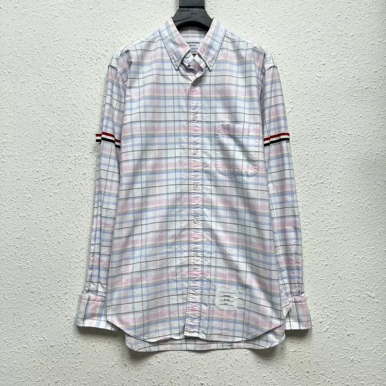 Thom Browne Thom Browne A badge card shirt Size US XL / EU 56 / 4 - 1 Thumbnail