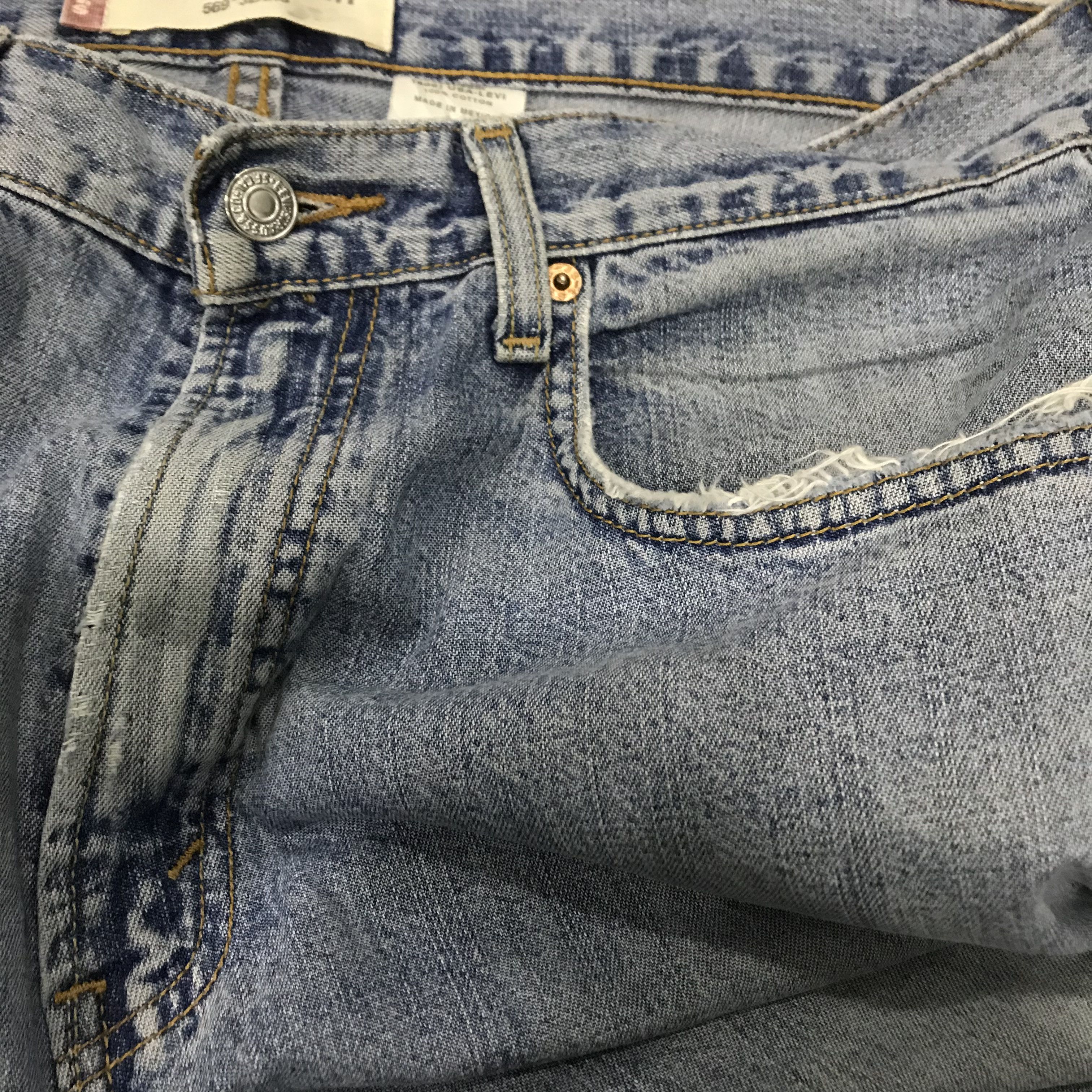 Levi's Vintage Levi’s 569 Loose Straight Light Wash Distressed Size US 34 / EU 50 - 15 Thumbnail