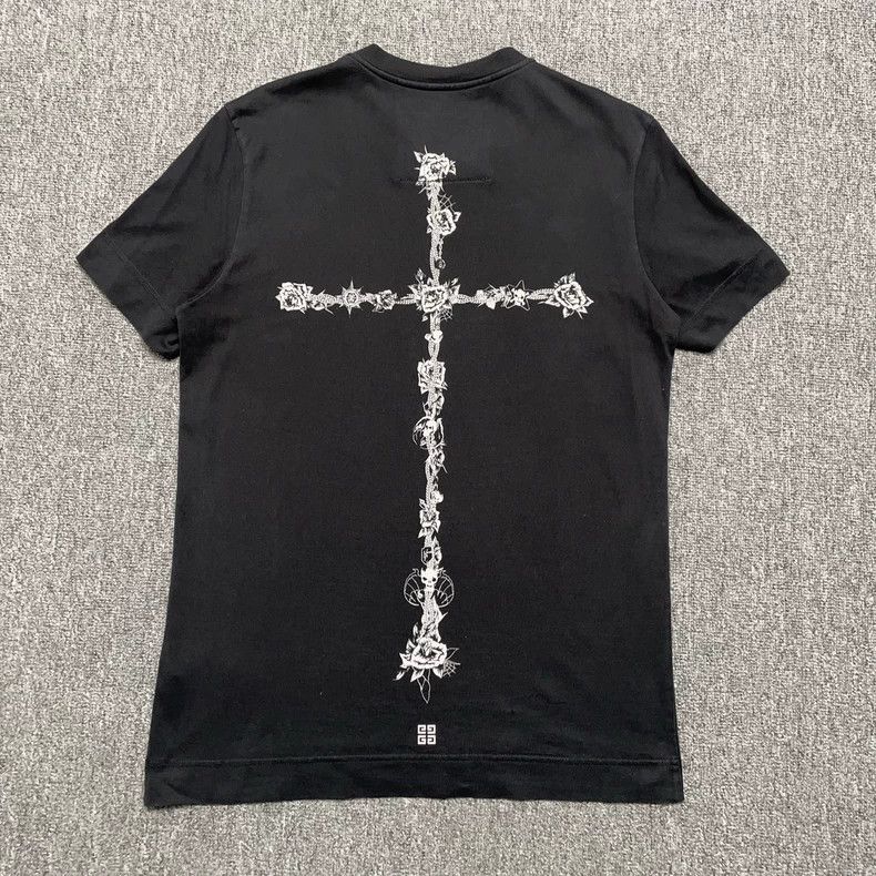 Givenchy Givenchy Back Rose Cross Printed Short-sleeve 2506-Nextarro Size US S / EU 44-46 / 1 - 2 Thumbnail