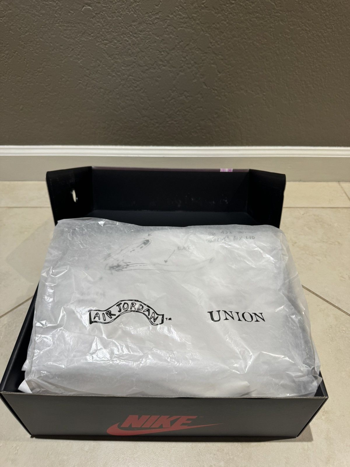 Jordan Brand × Union LA NEW* Union Jordan 1 Size 8 Men Chicago/Shadow Red Yellow Size US 8 / EU 41 - 15 Thumbnail