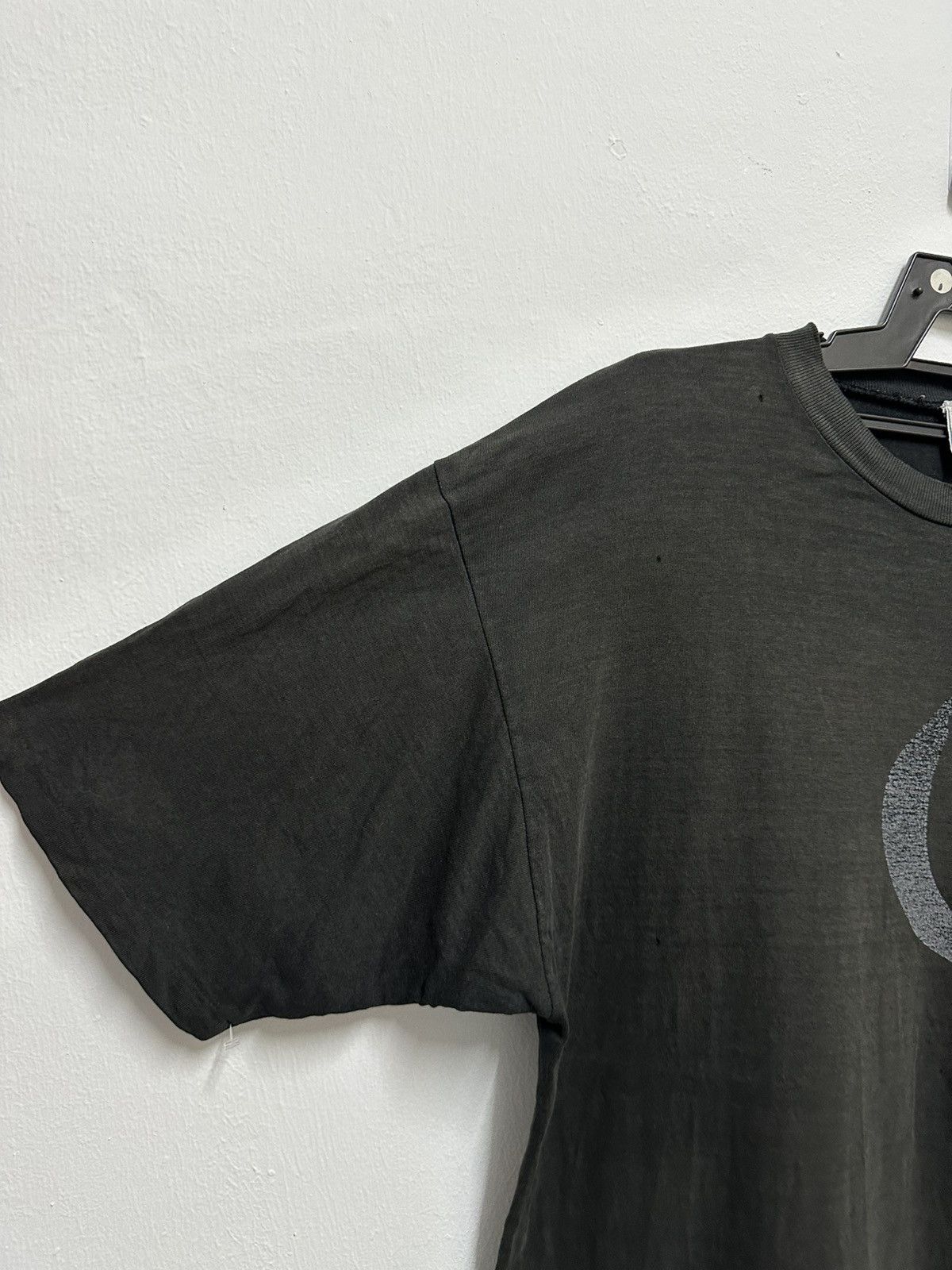 Quiksilver Vintage Quiksilver Thrashed Sunfaded Tshirt Size US L / EU 52-54 / 3 - 16 Thumbnail