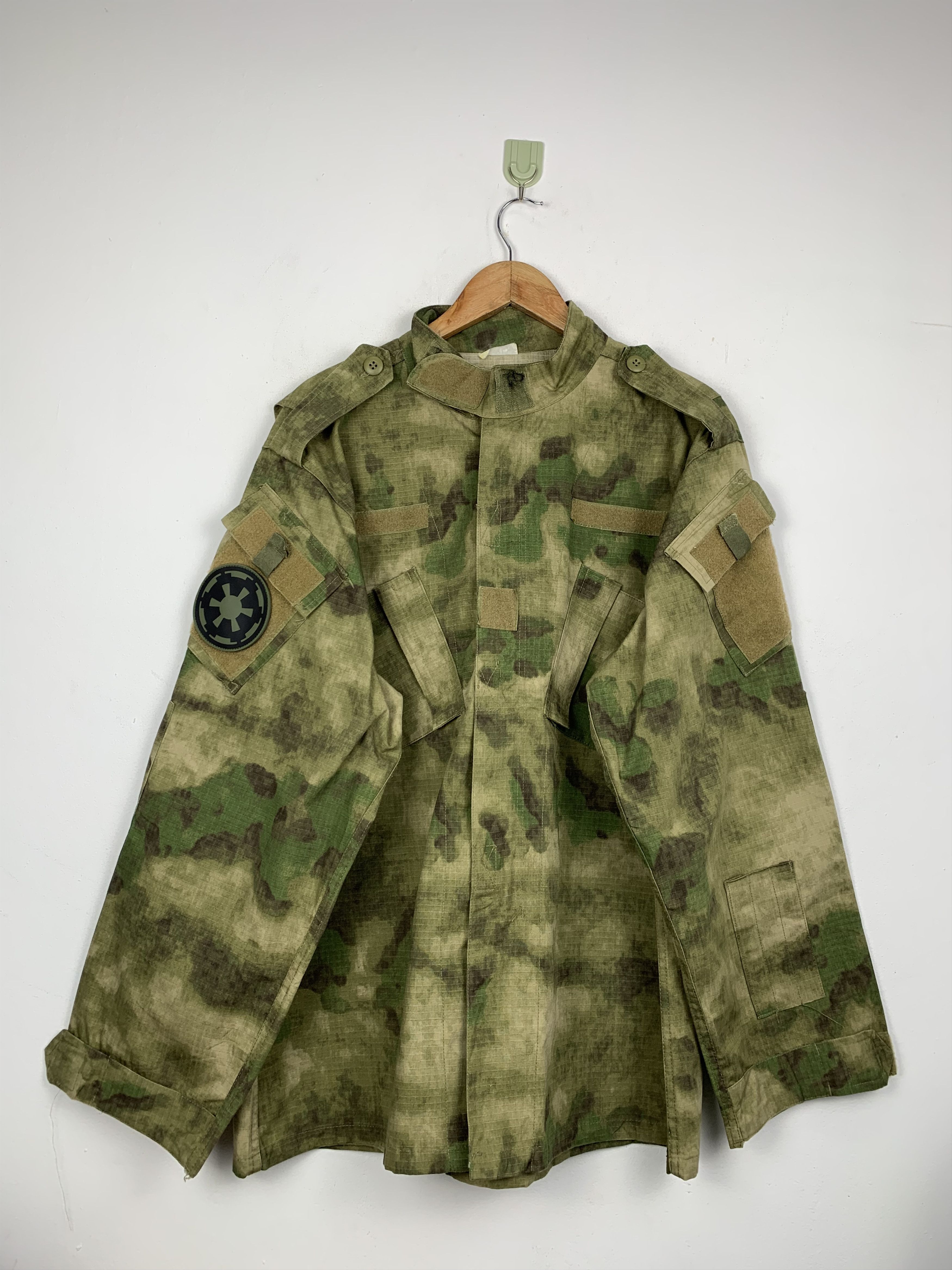 Vintage Vintage 70s Military Army Combat Camo Jacket J1460 Size US L / EU 52-54 / 3 - 1 Thumbnail