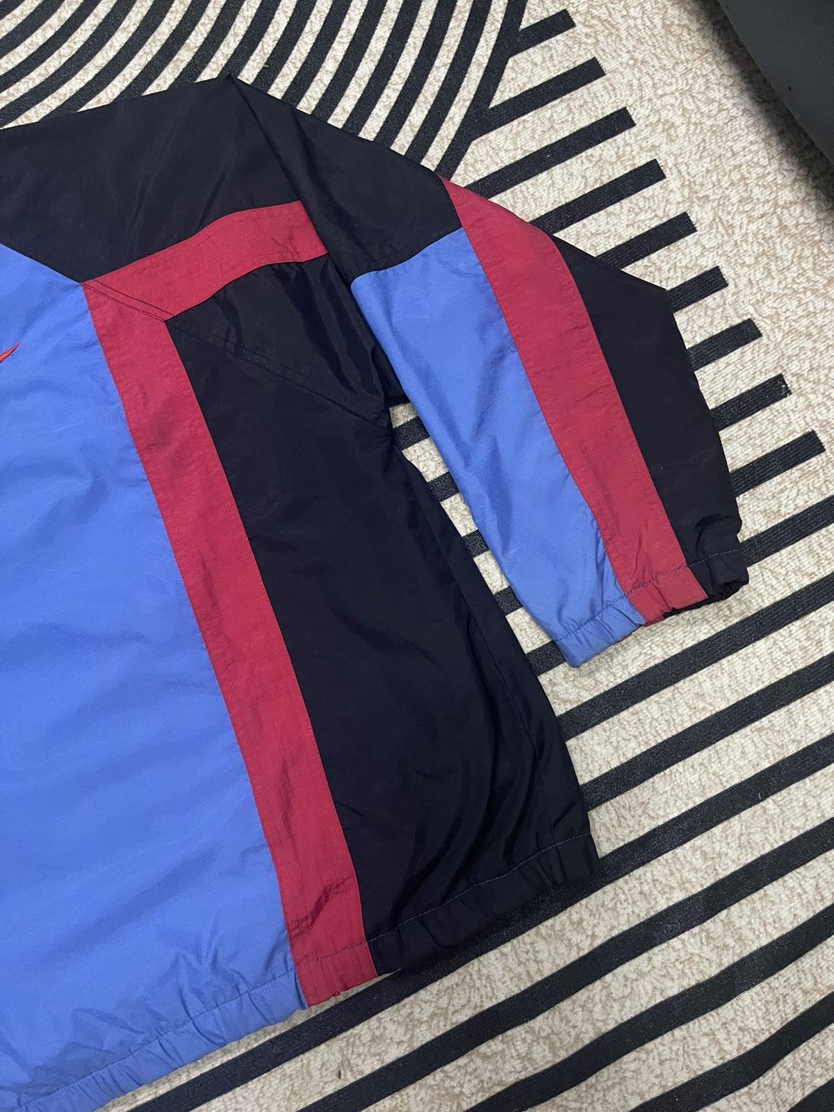 Nike 90s NIKE BIG SWOOSH COLOUR BLOCK WINDBREAKER Size US L / EU 52-54 / 3 - 20 Thumbnail
