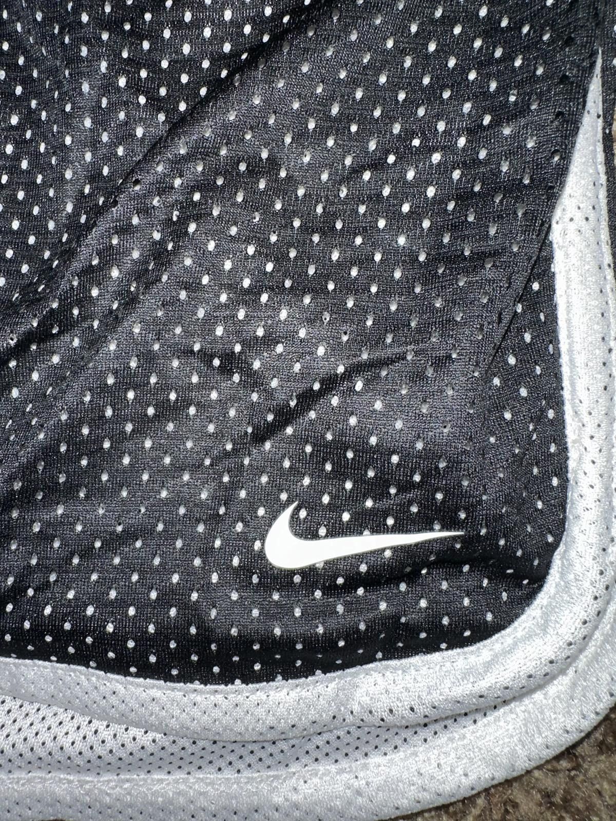 Nike Nike Women’s Dri-Fit Drill Mesh Training Shorts Size 28" / US 6 / IT 42 - 2 Thumbnail