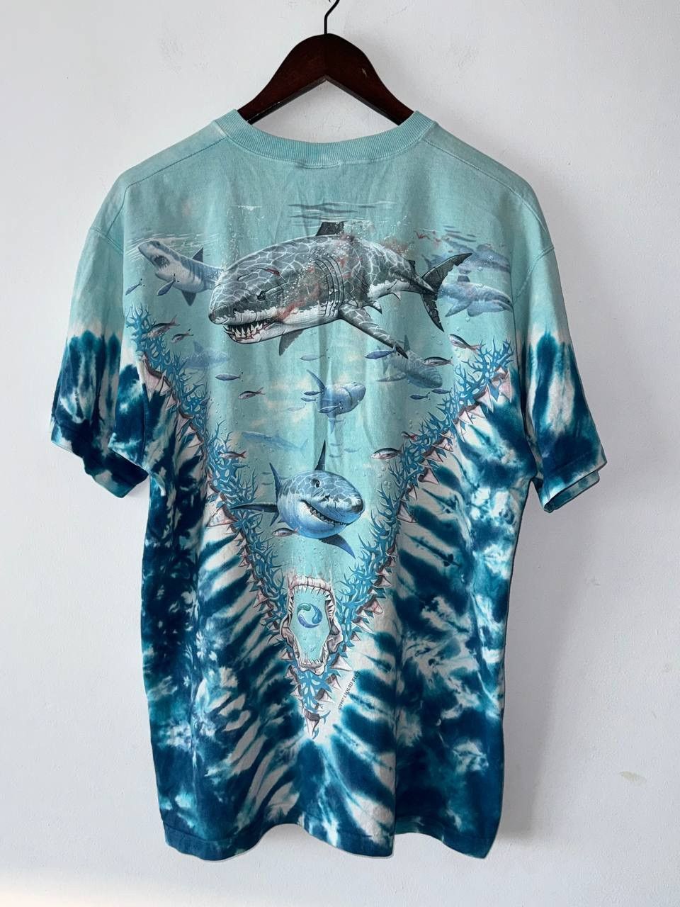 Liquid Blue 🔥🔥 1997 Vintage Liquid Blue Shark Print T-Shirt Size US L / EU 52-54 / 3 - 2 Thumbnail