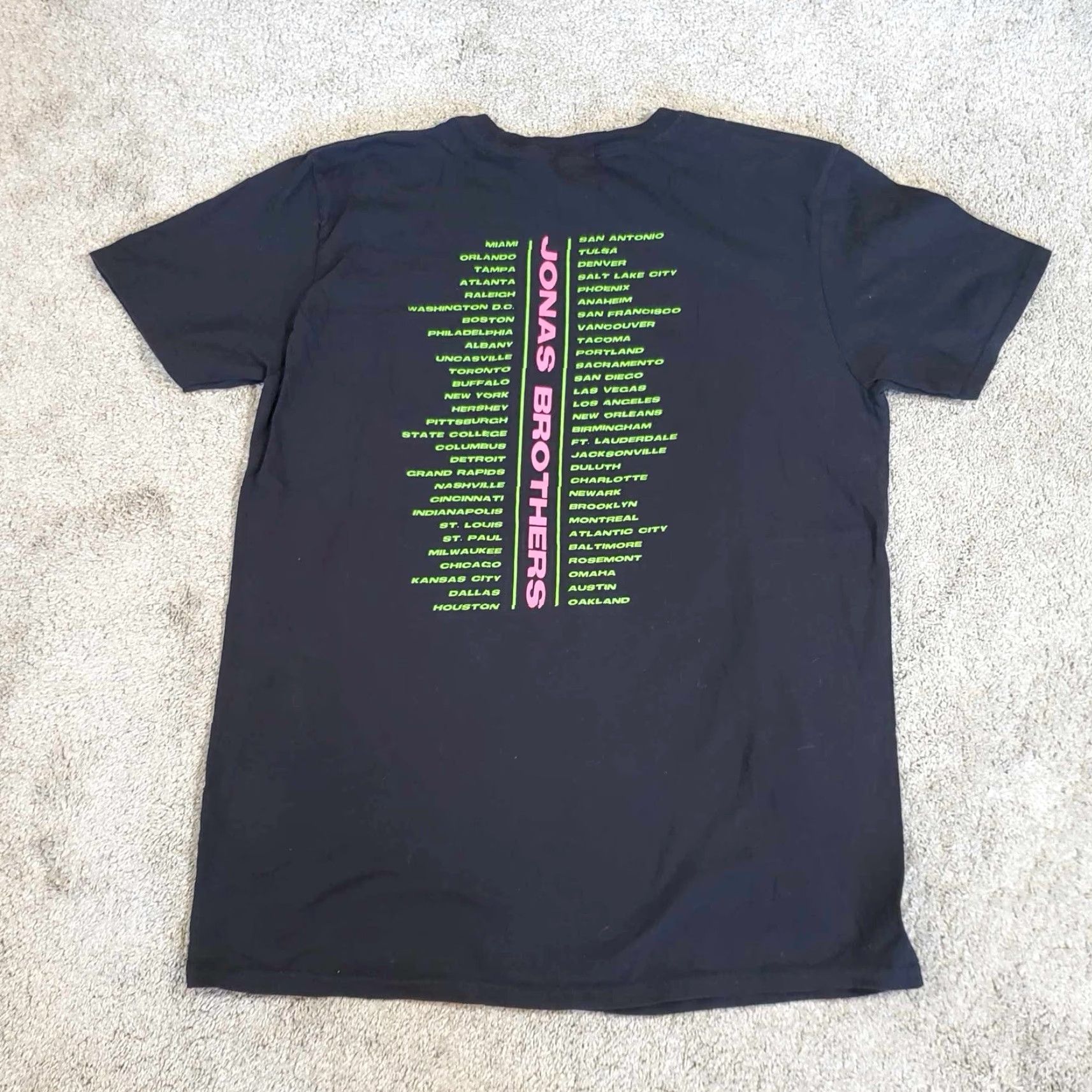 Vintage Jonas Brothers Happiness Begins Concert Shirt L Black Band Tee Mens Size US L / EU 52-54 / 3 - 4 Thumbnail