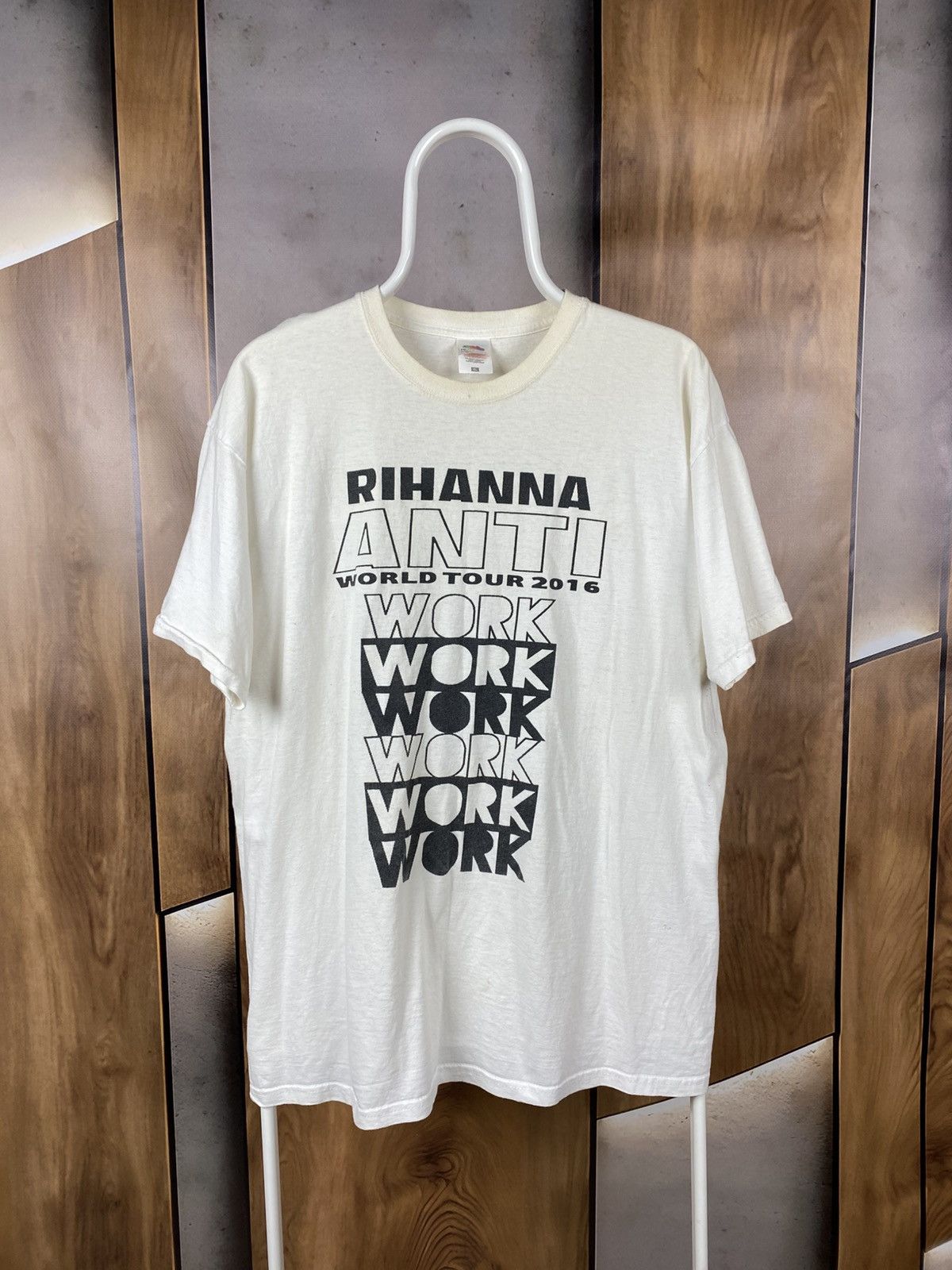 Rihanna 🎙️Vintage T-Shirt 2016 Rihanna Anti World Tour Tee
