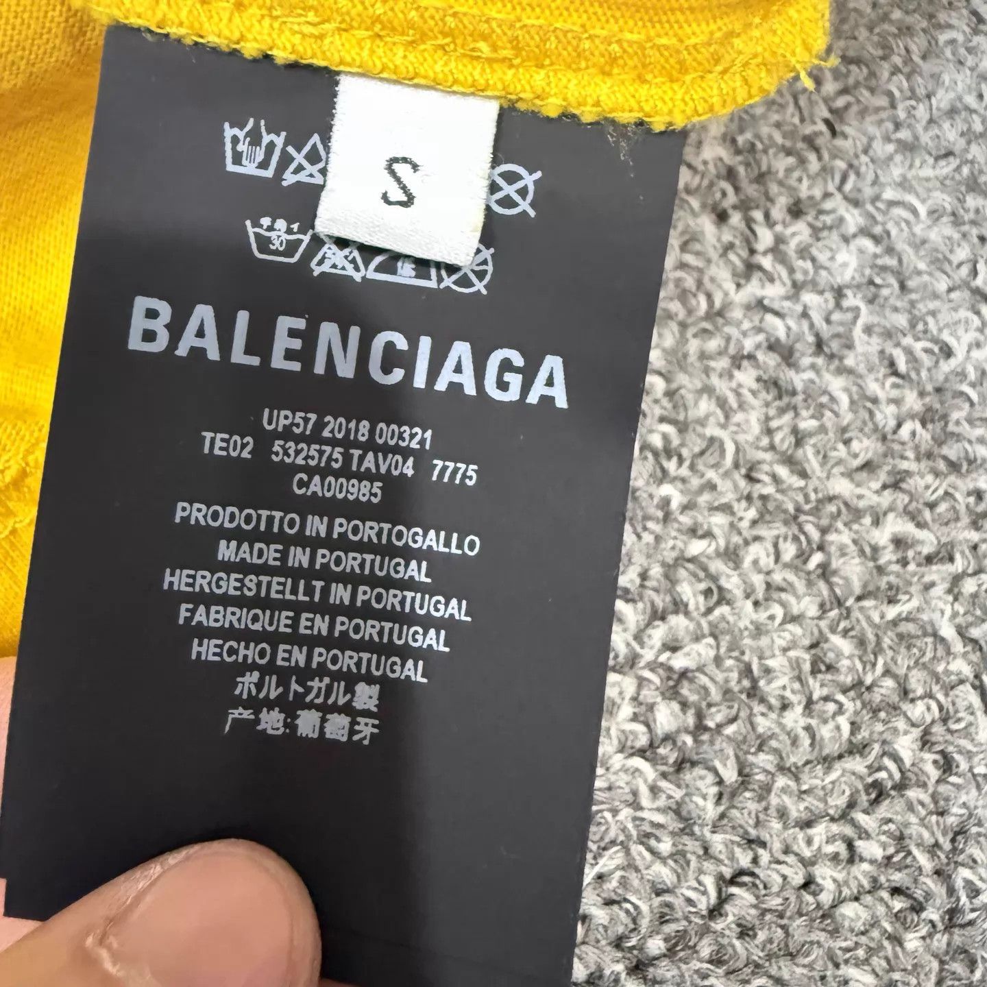 Balenciaga Balenciaga Yellow Embroidered Logo Short Sleeve Tee S99New Size S / US 4 / IT 40 - 4 Thumbnail