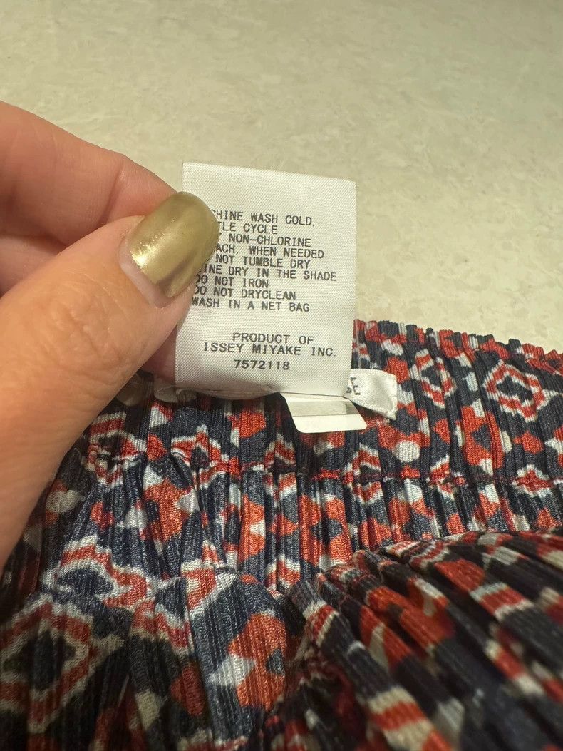 Issey Miyake Issey Miyake size:5 Red pleated skirt Size 42" / US 20 - 6 Thumbnail