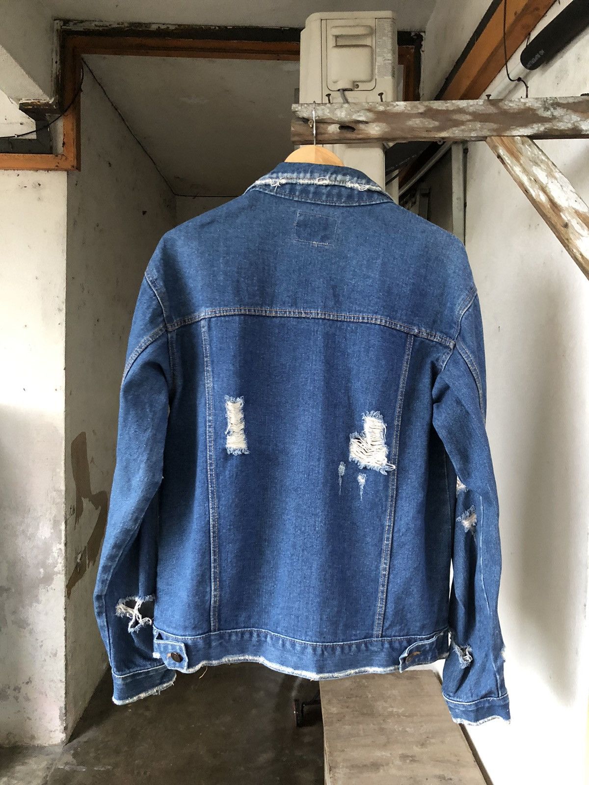 Seditionaries Korean Brans Vincent Punk Distressed Denim Trucker Jacket Size US L / EU 52-54 / 3 - 3 Thumbnail