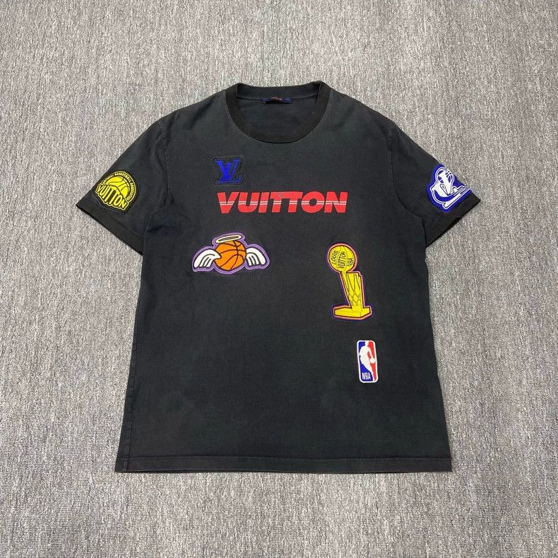 Louis Vuitton LV x NBA collaborative large logo short-sleeve T-shirt Size US L / EU 52-54 / 3 - 1 Thumbnail