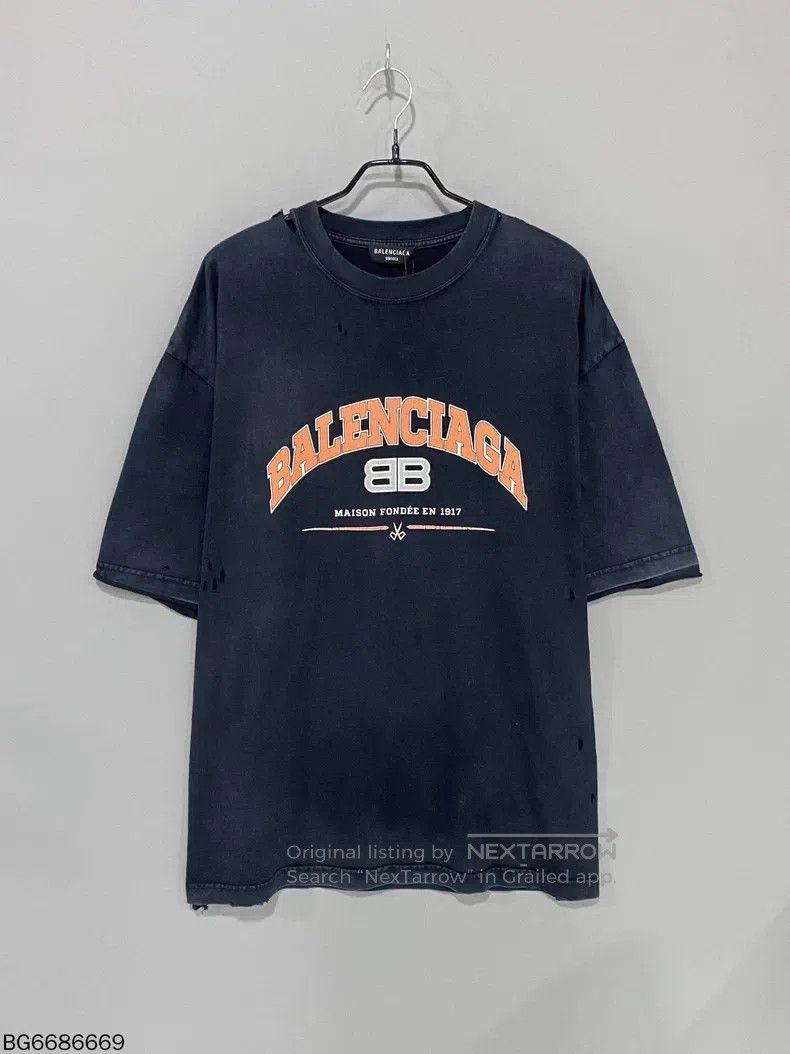 Balenciaga Balenciaga Distressed letter logo short-sleeve Size US L / EU 52-54 / 3 - 1 Thumbnail