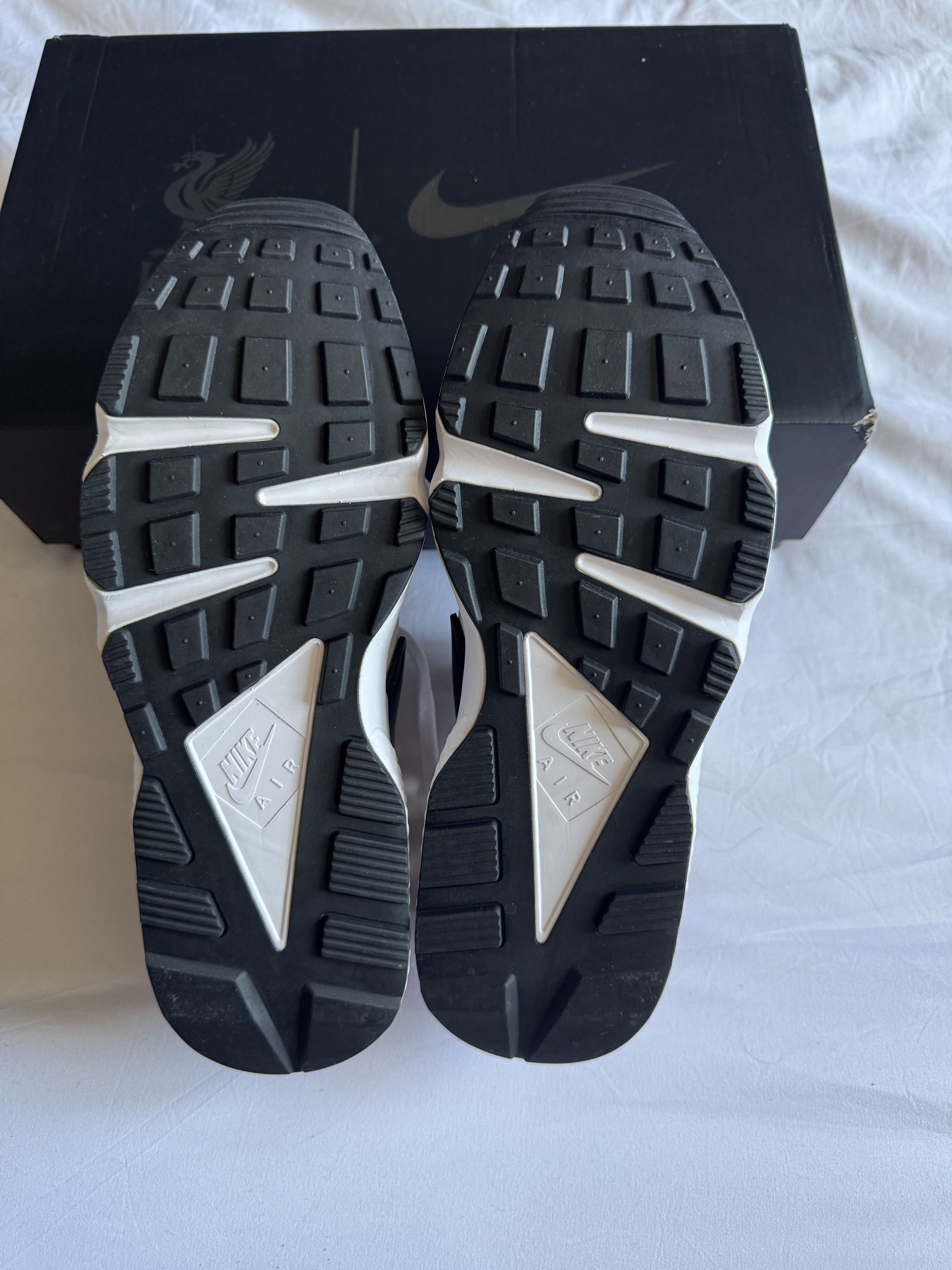 Nike Nike X Liverpool Hurache Size US 12.5 / EU 45-46 - 7 Thumbnail